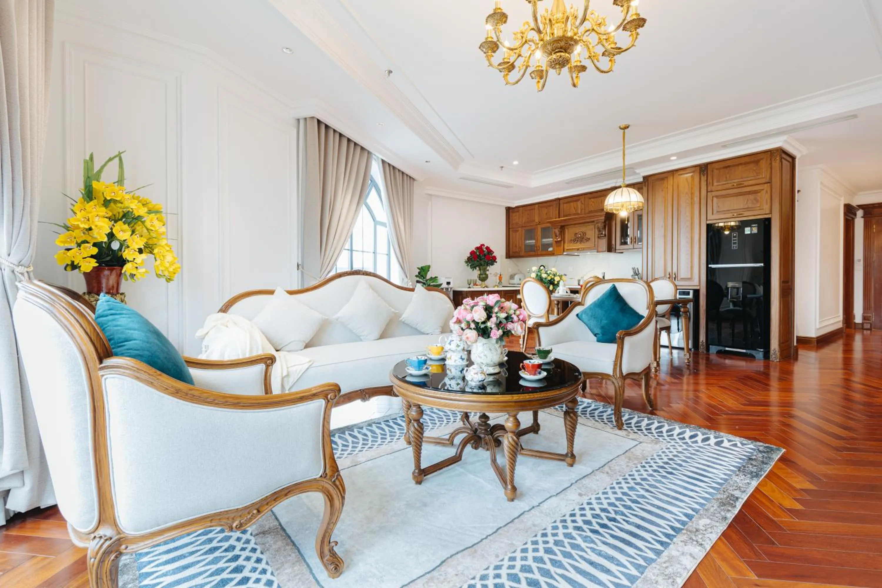 Dining area in Luxe Paradise Suite Hotel Trich Sai