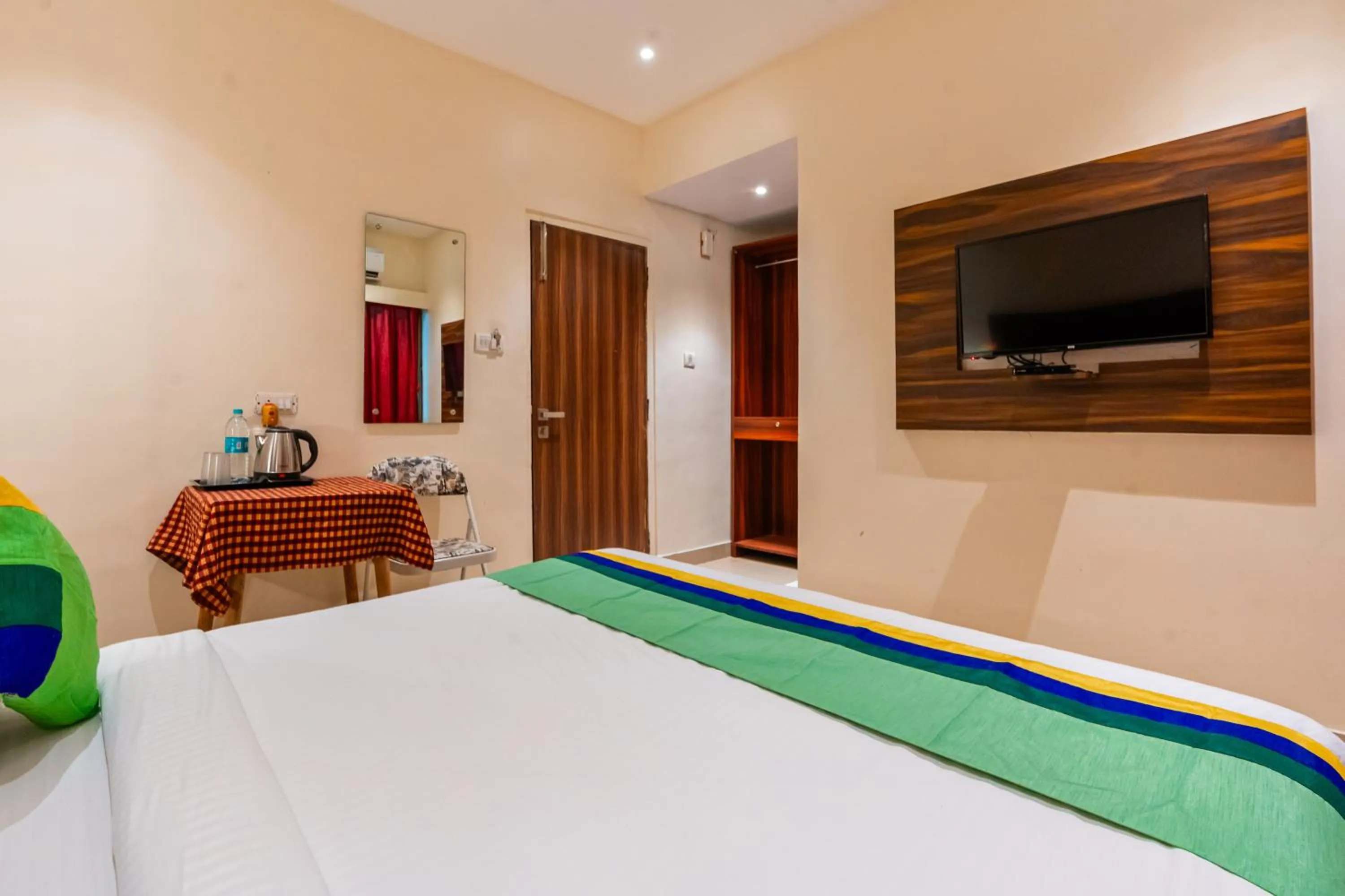 Bedroom, Bed in Treebo Express Inn