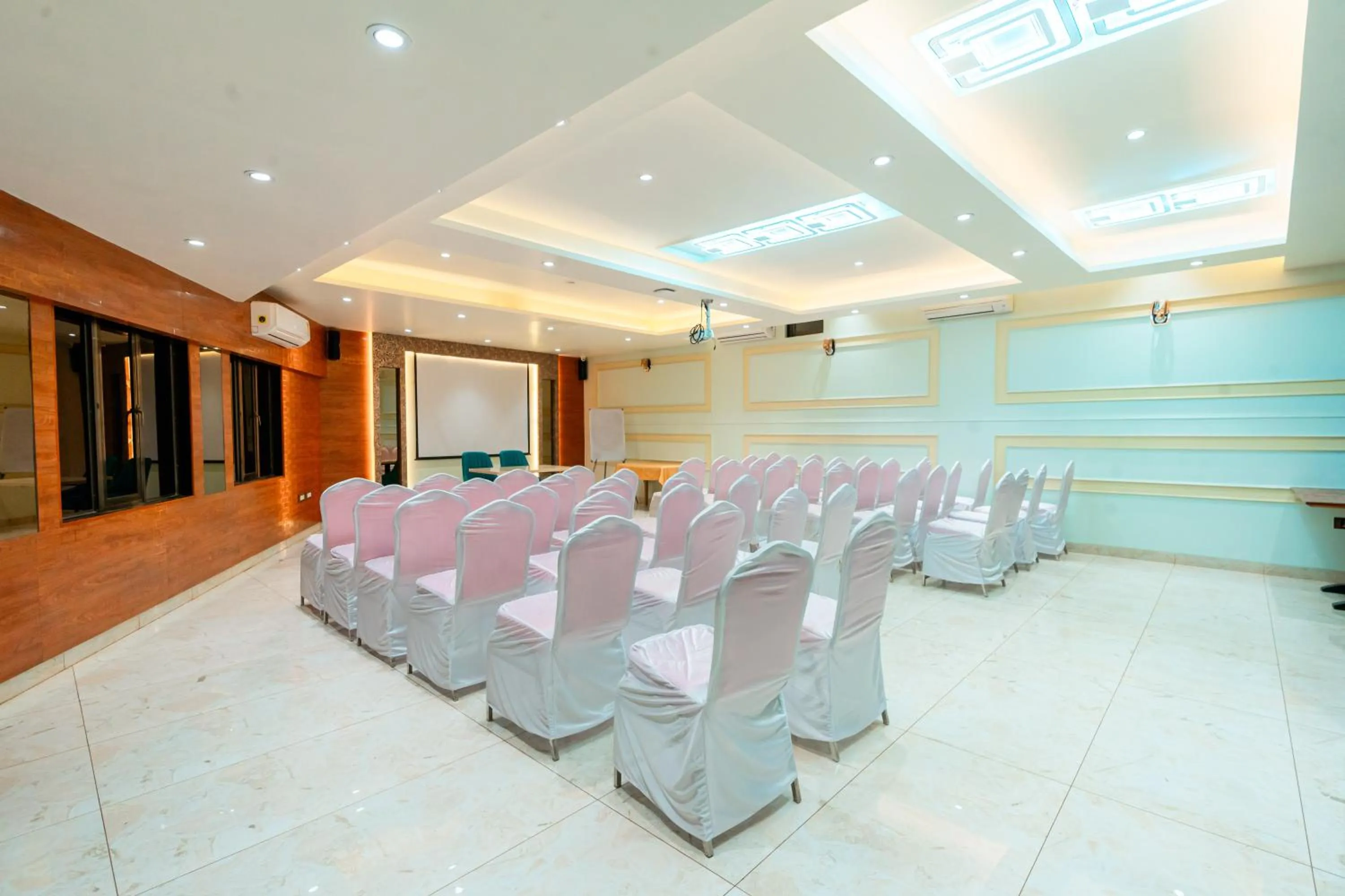 Banquet/Function facilities in Treebo Express Inn