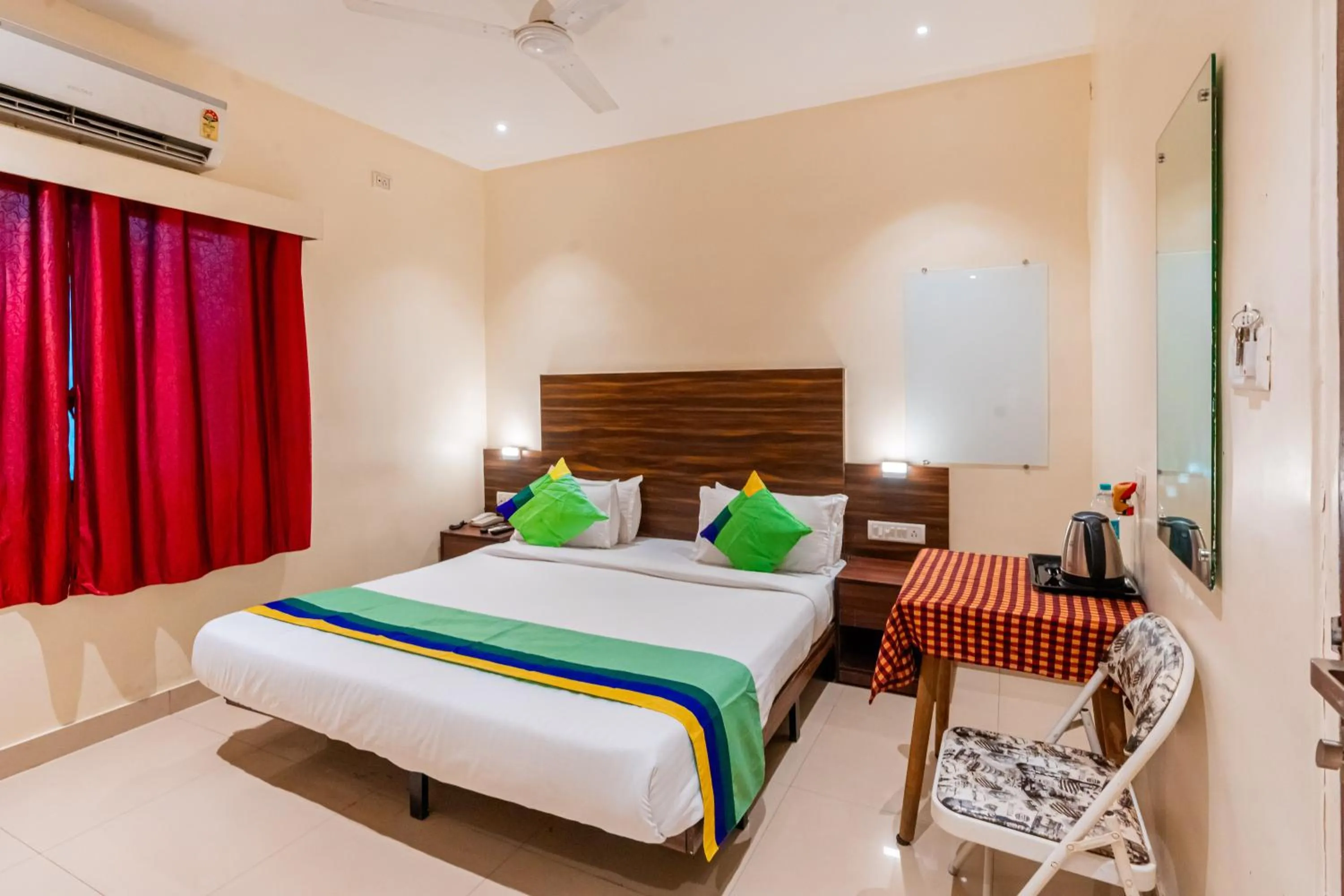 Bed in Treebo Express Inn