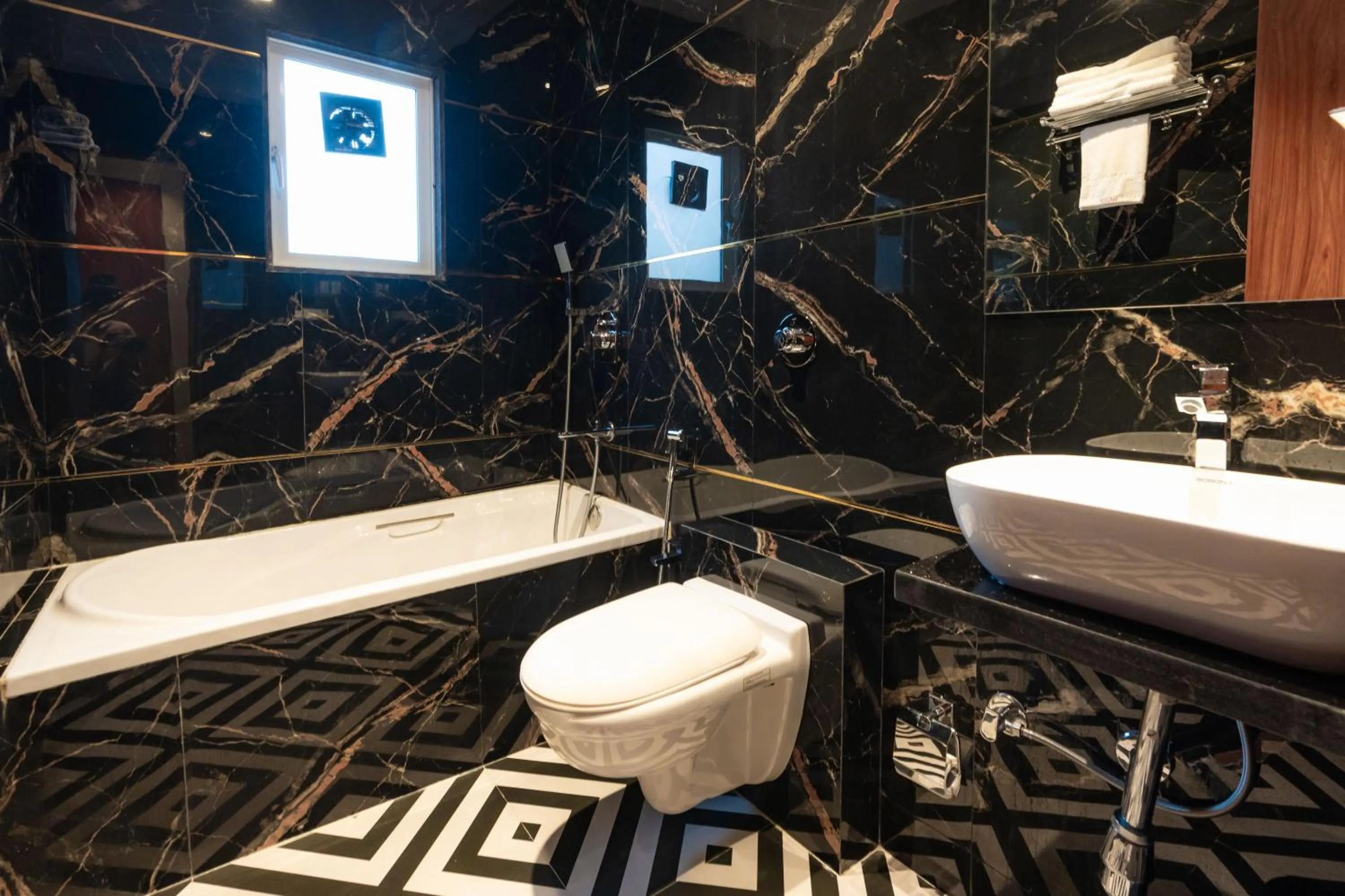 Toilet in Treebo Express Inn