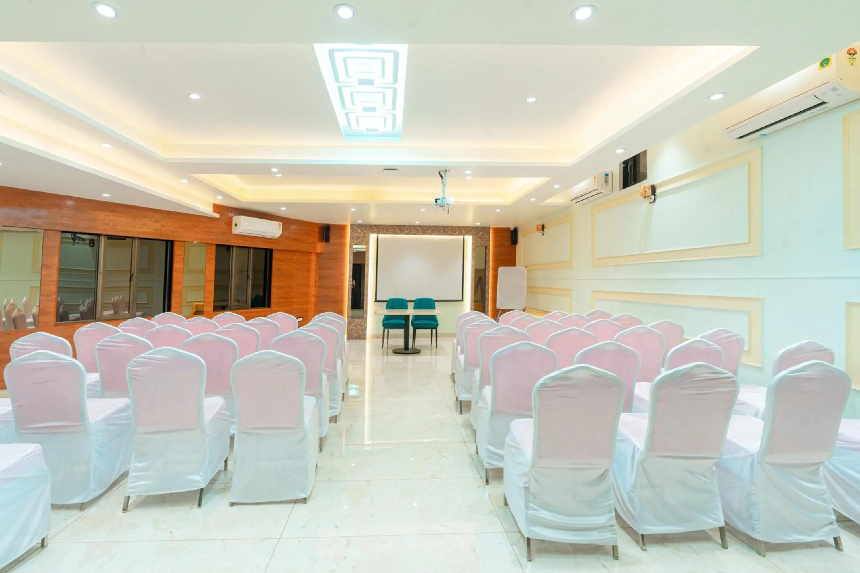 Banquet/Function facilities in Treebo Express Inn