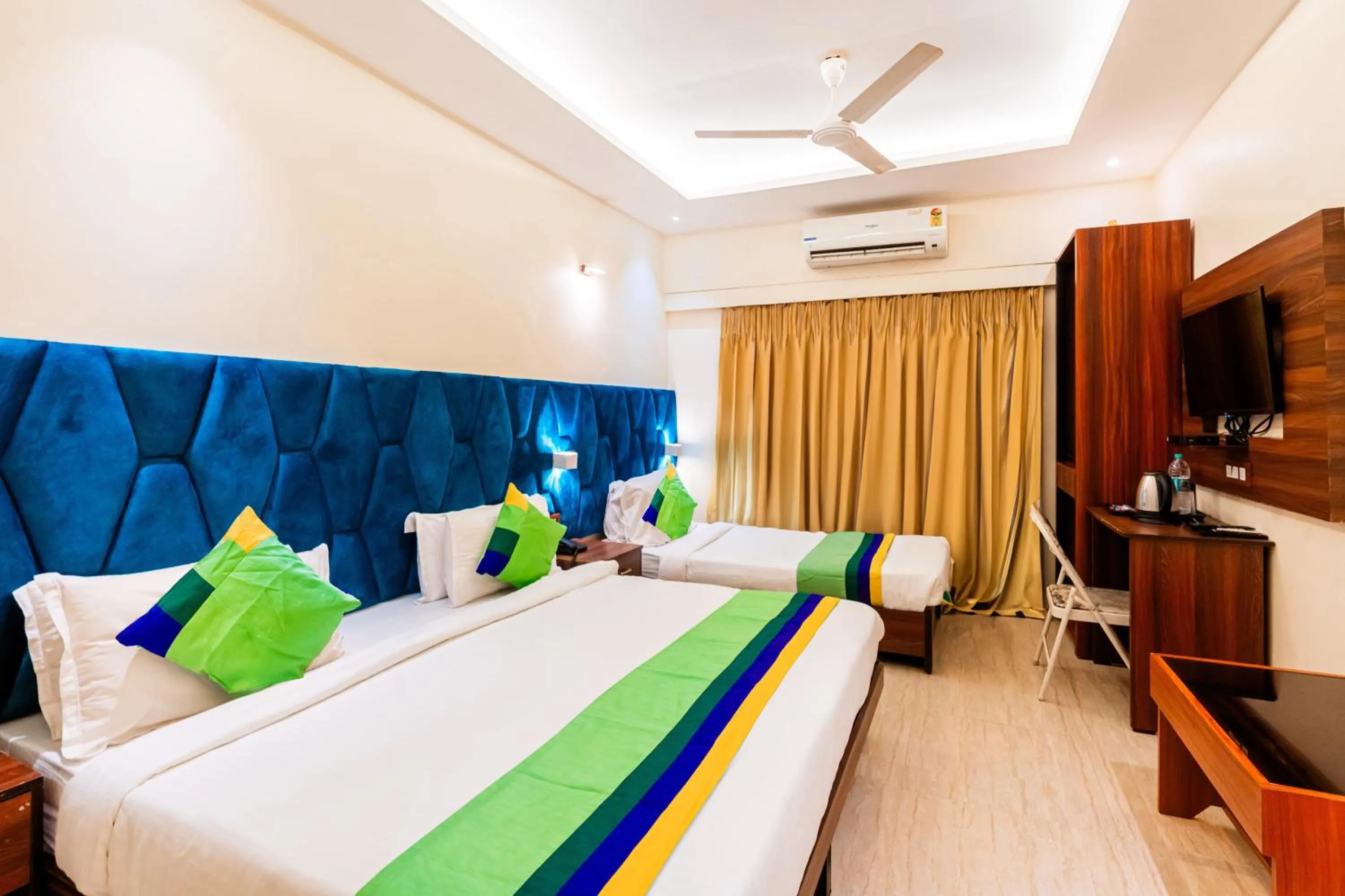 Bedroom, Bed in Treebo Express Inn