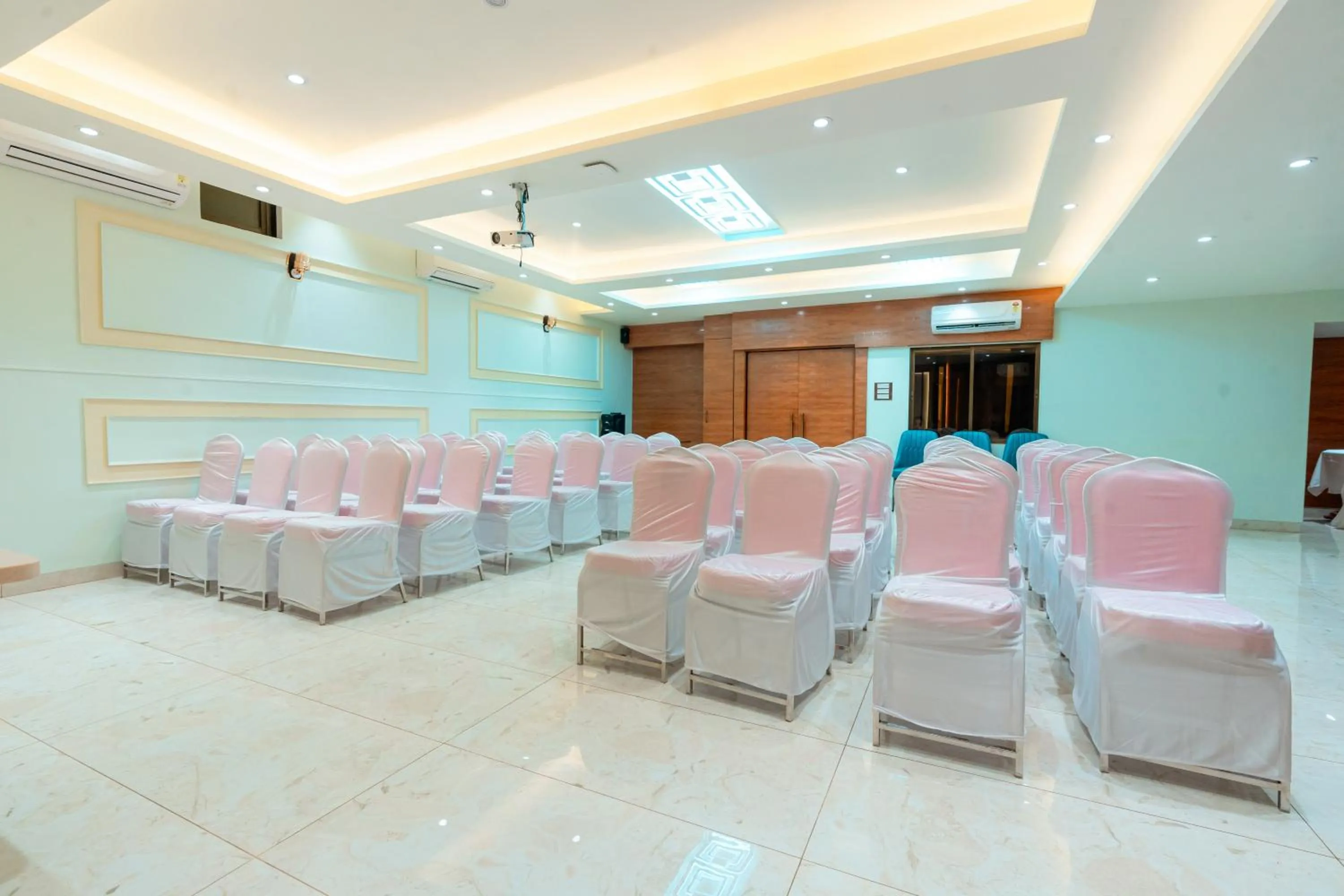 Banquet/Function facilities in Treebo Express Inn