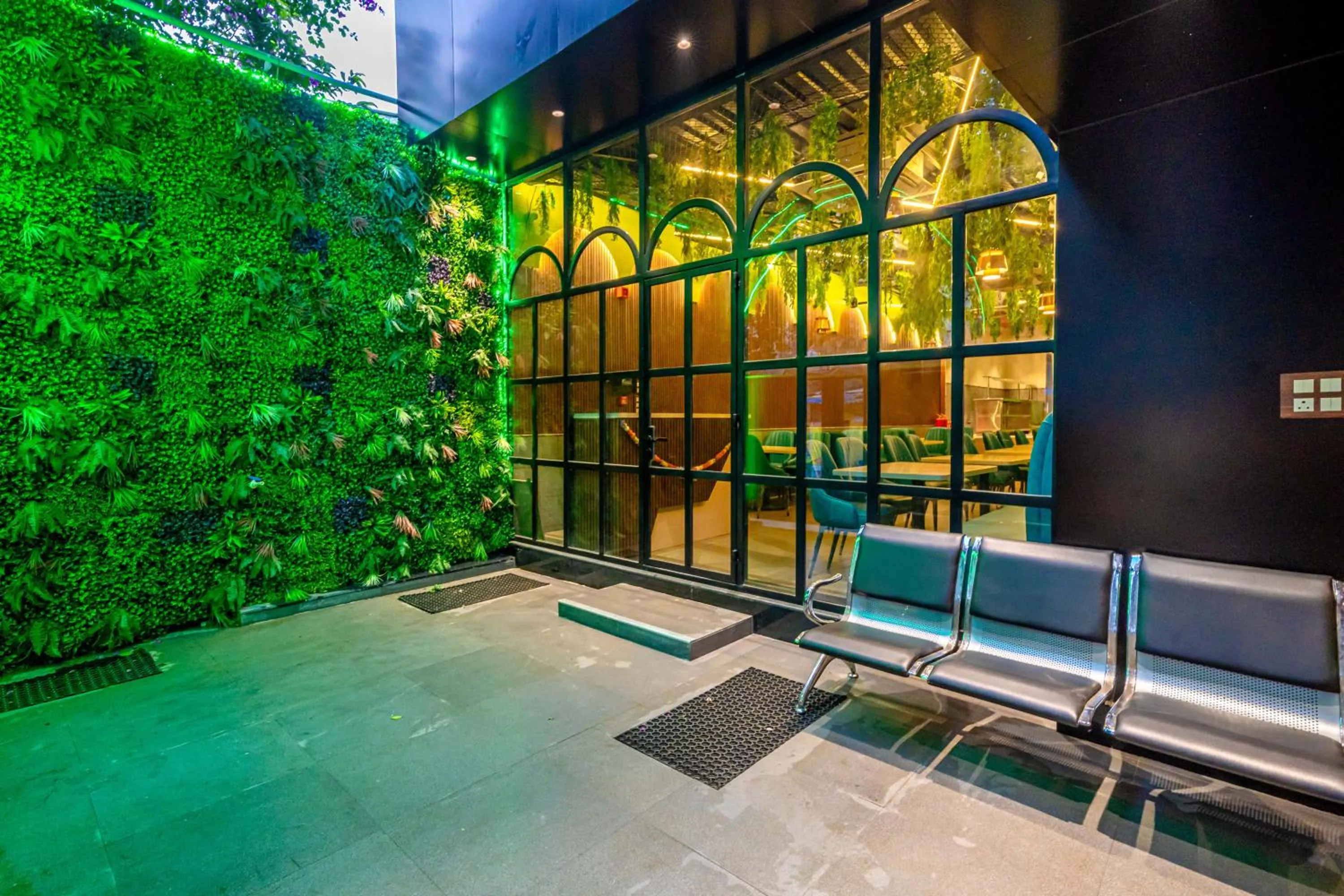 Facade/entrance in Treebo Express Inn