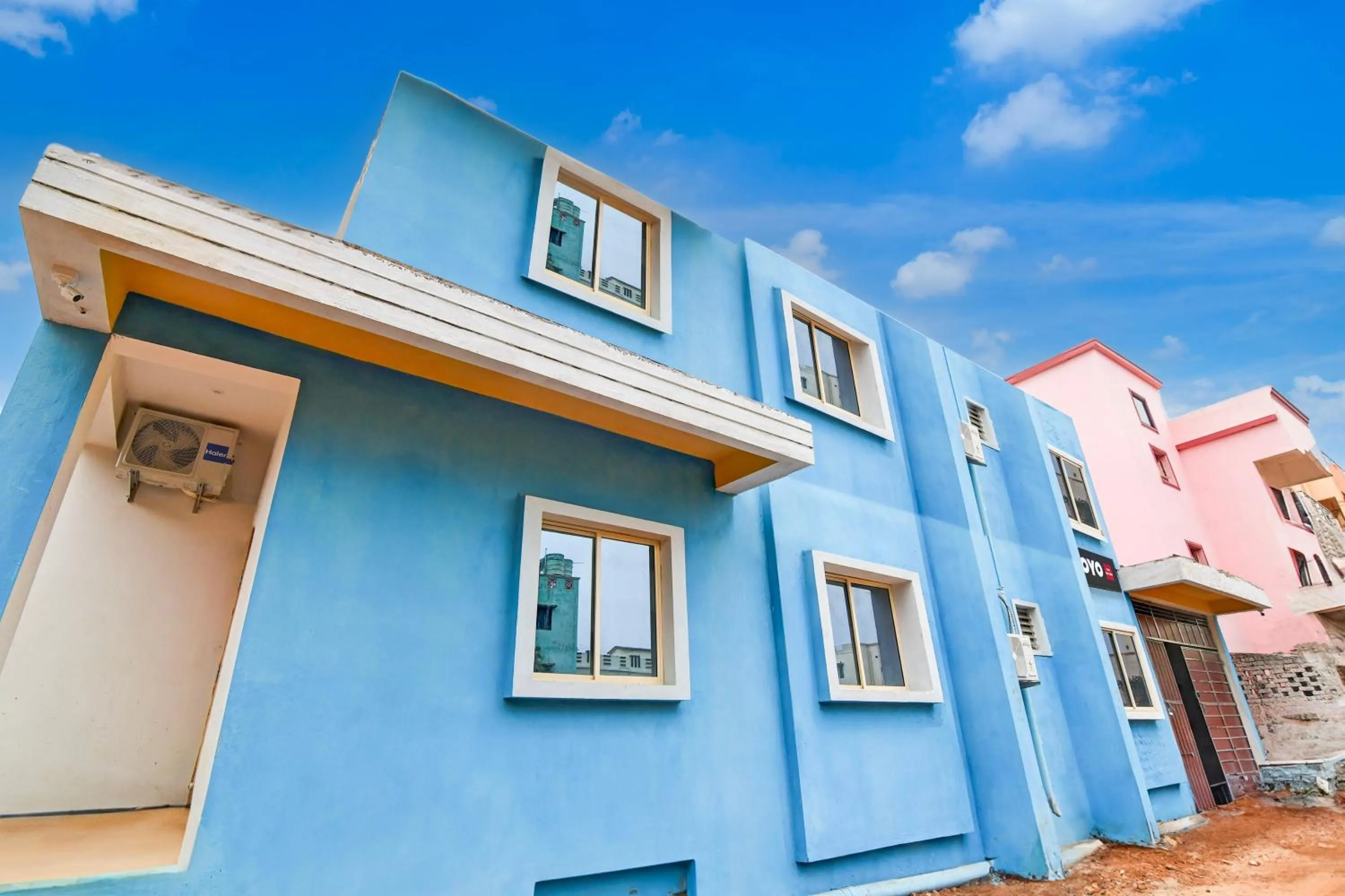 Facade/entrance in Hotel O Blue Valley