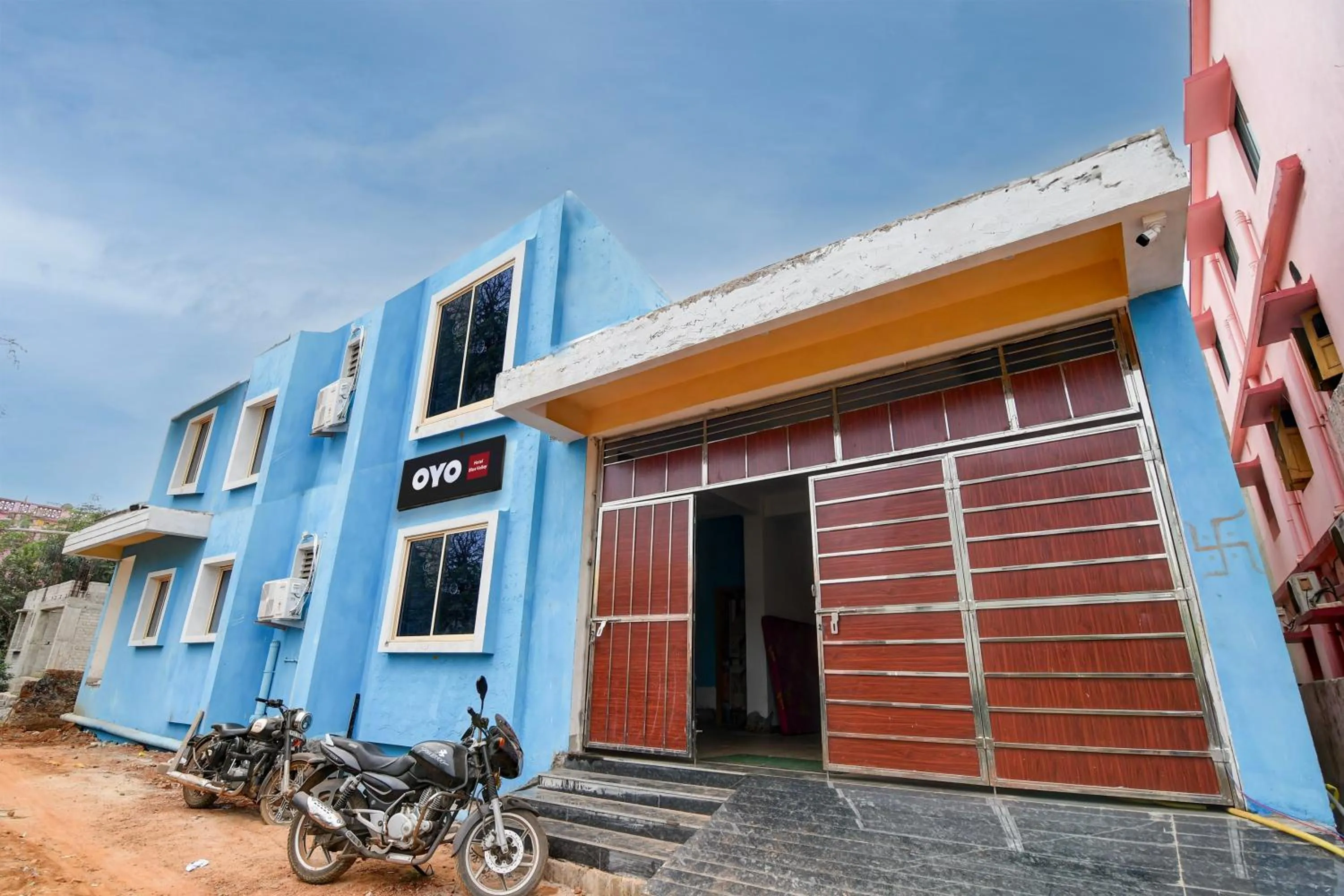 Facade/entrance in Hotel O Blue Valley