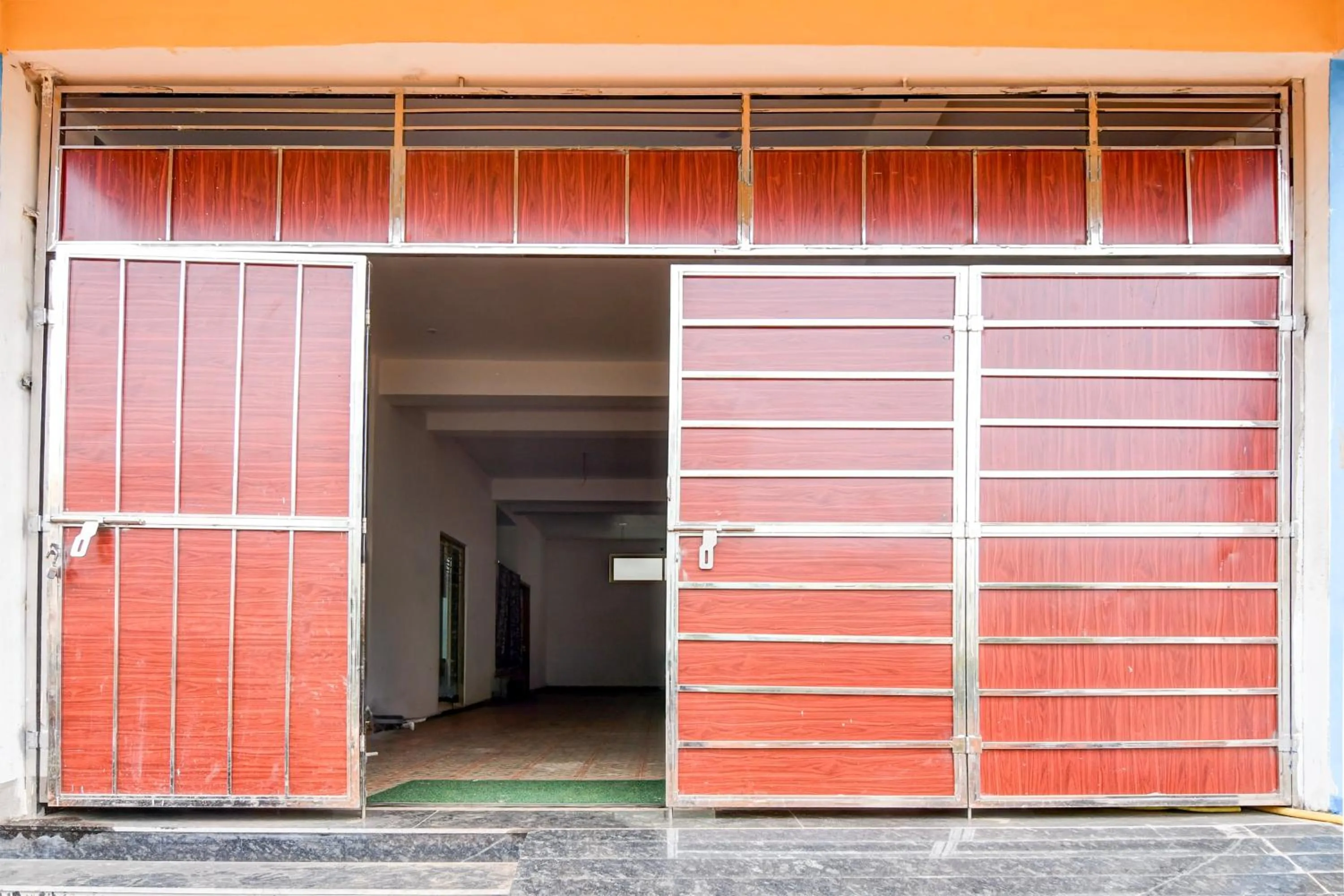 Facade/entrance in Hotel O Blue Valley