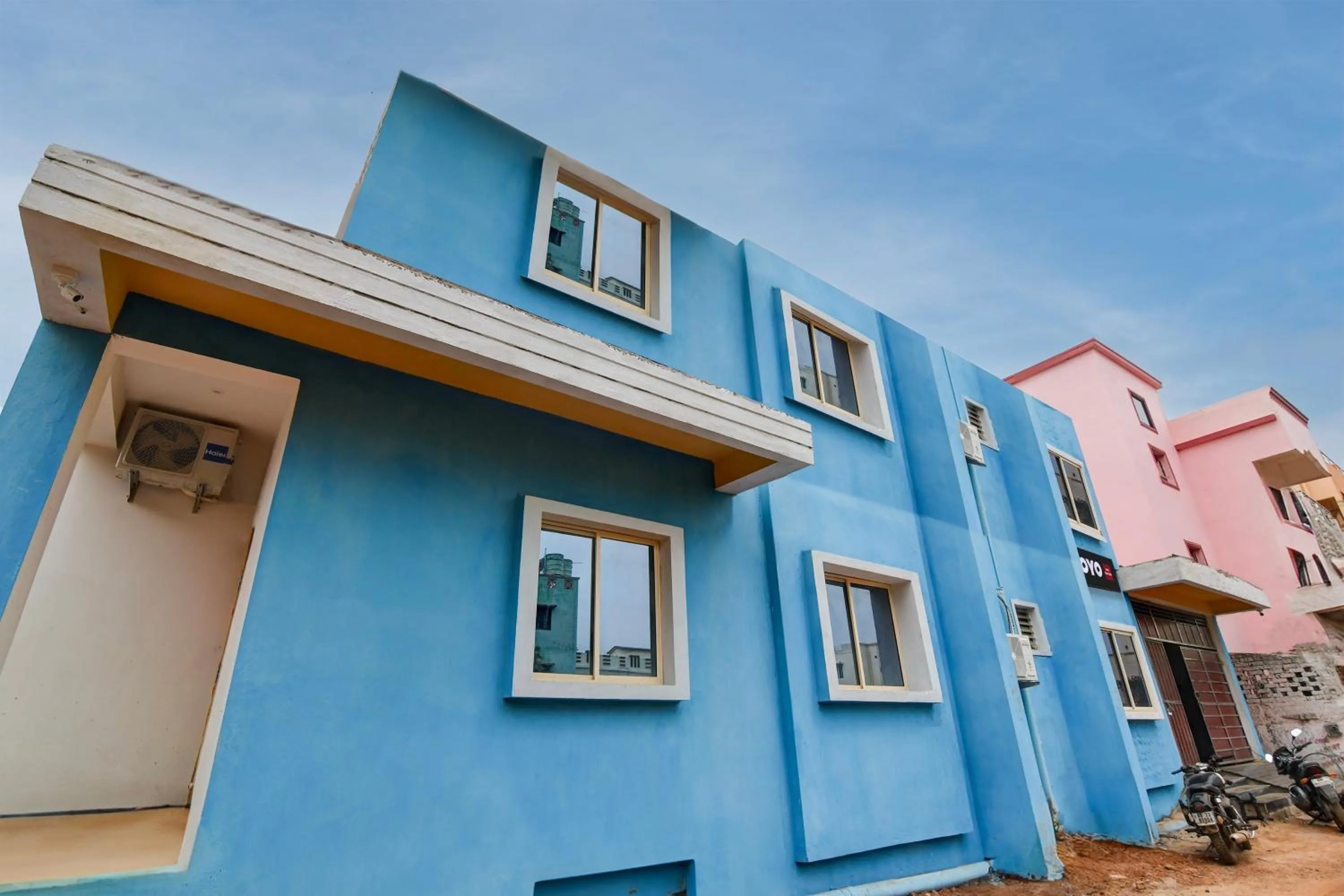 Facade/entrance in Hotel O Blue Valley