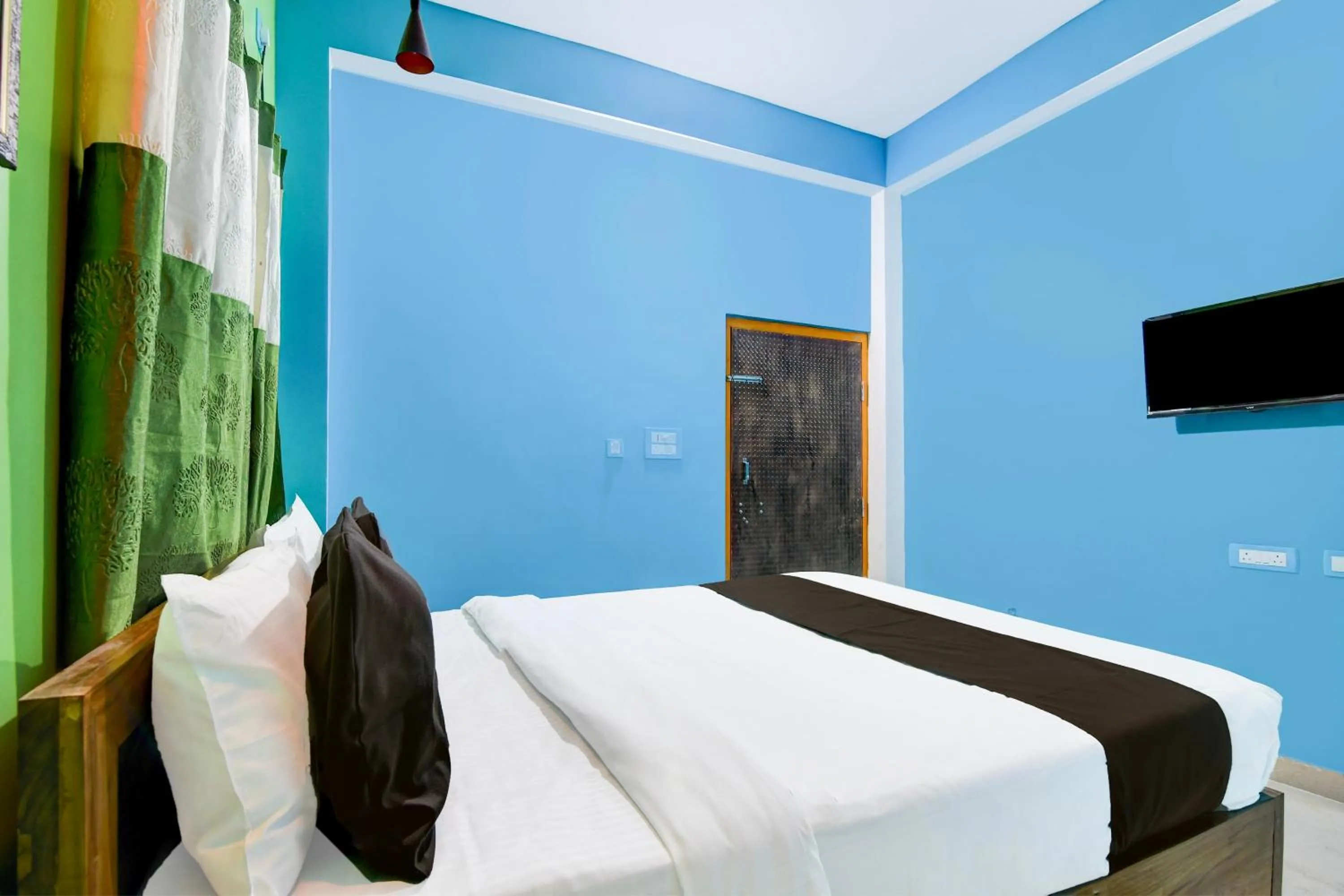 Bedroom, Bed in Super Hotel O Blue Valley