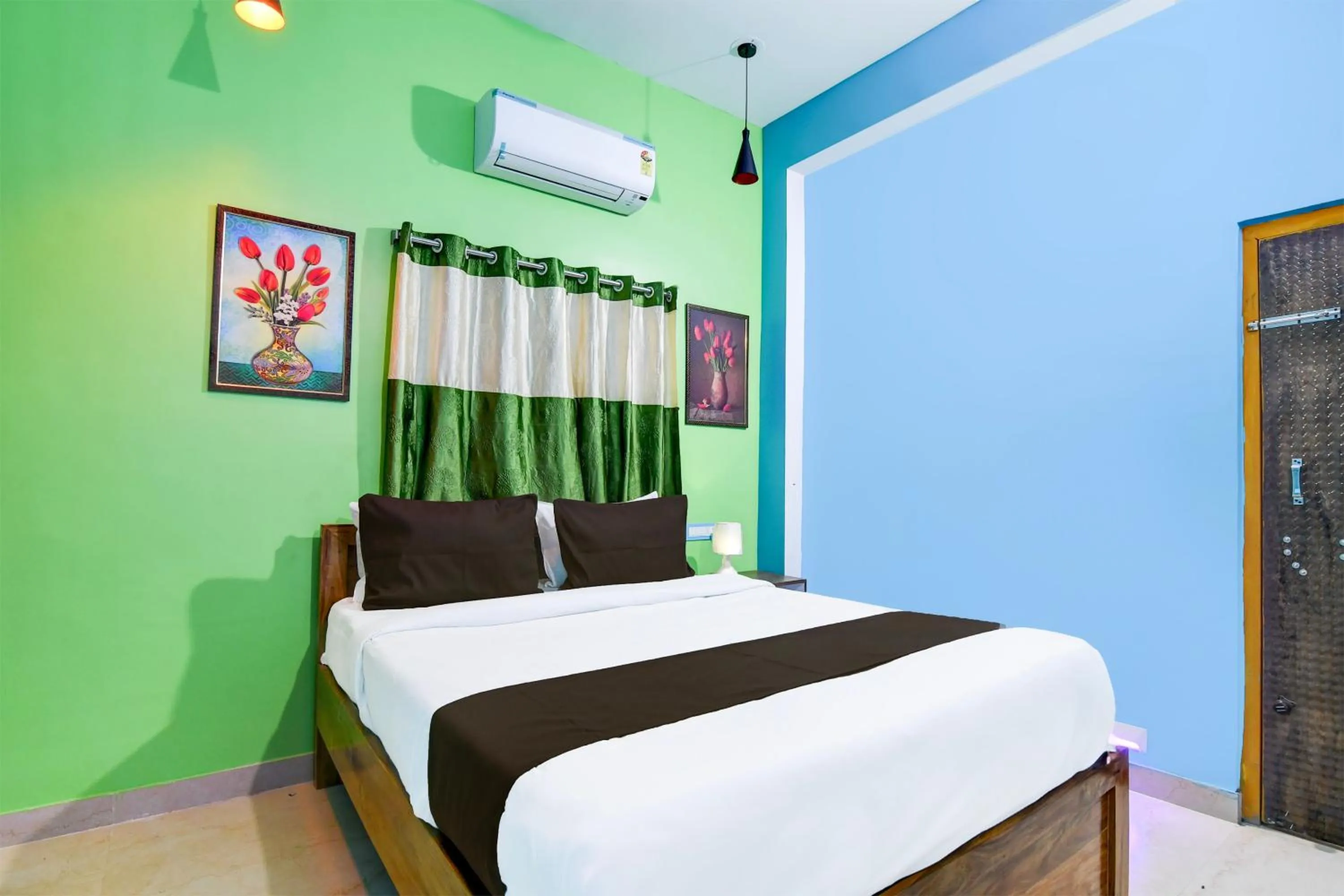 Bedroom, Bed in Hotel O Blue Valley