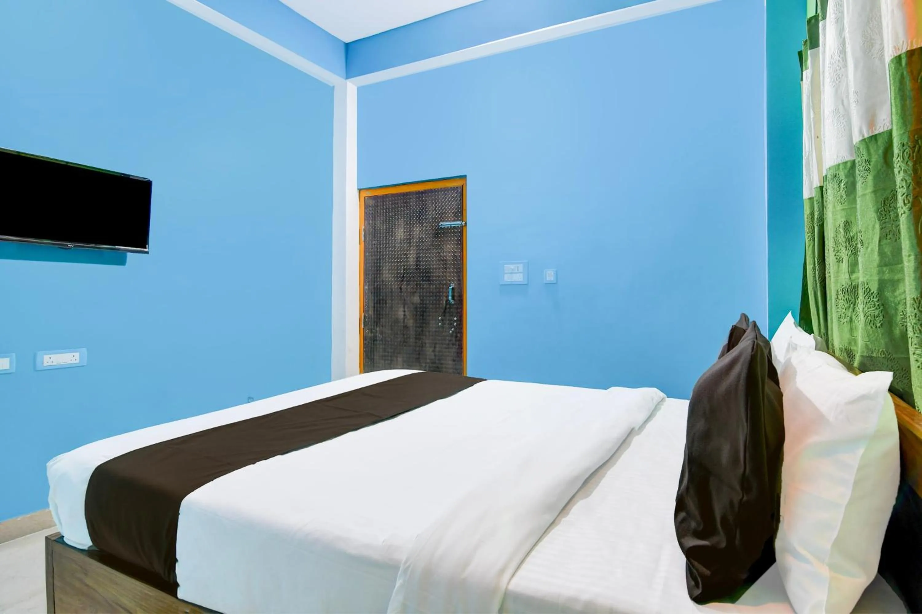 Bedroom, Bed in Hotel O Blue Valley