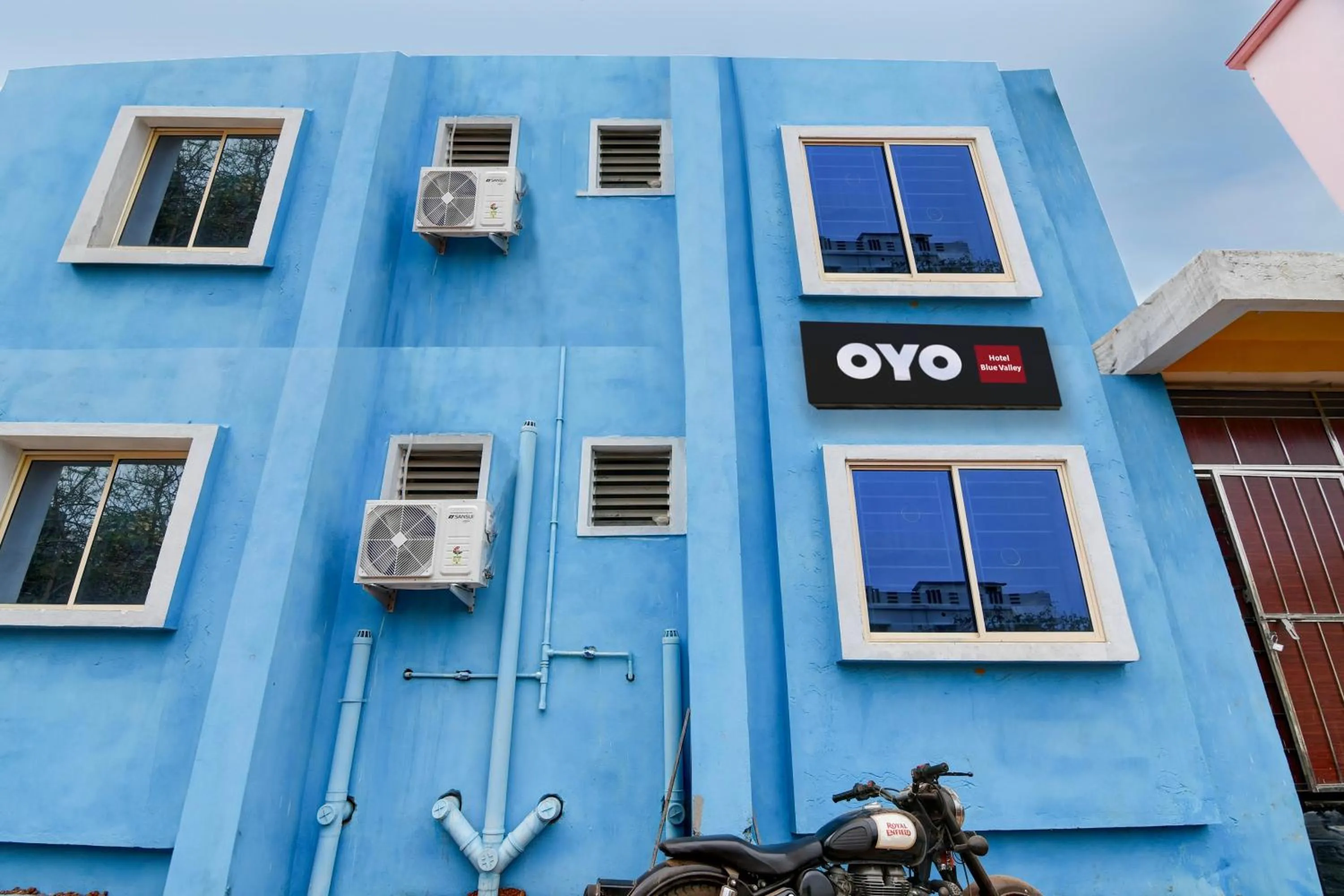 Facade/entrance in Hotel O Blue Valley