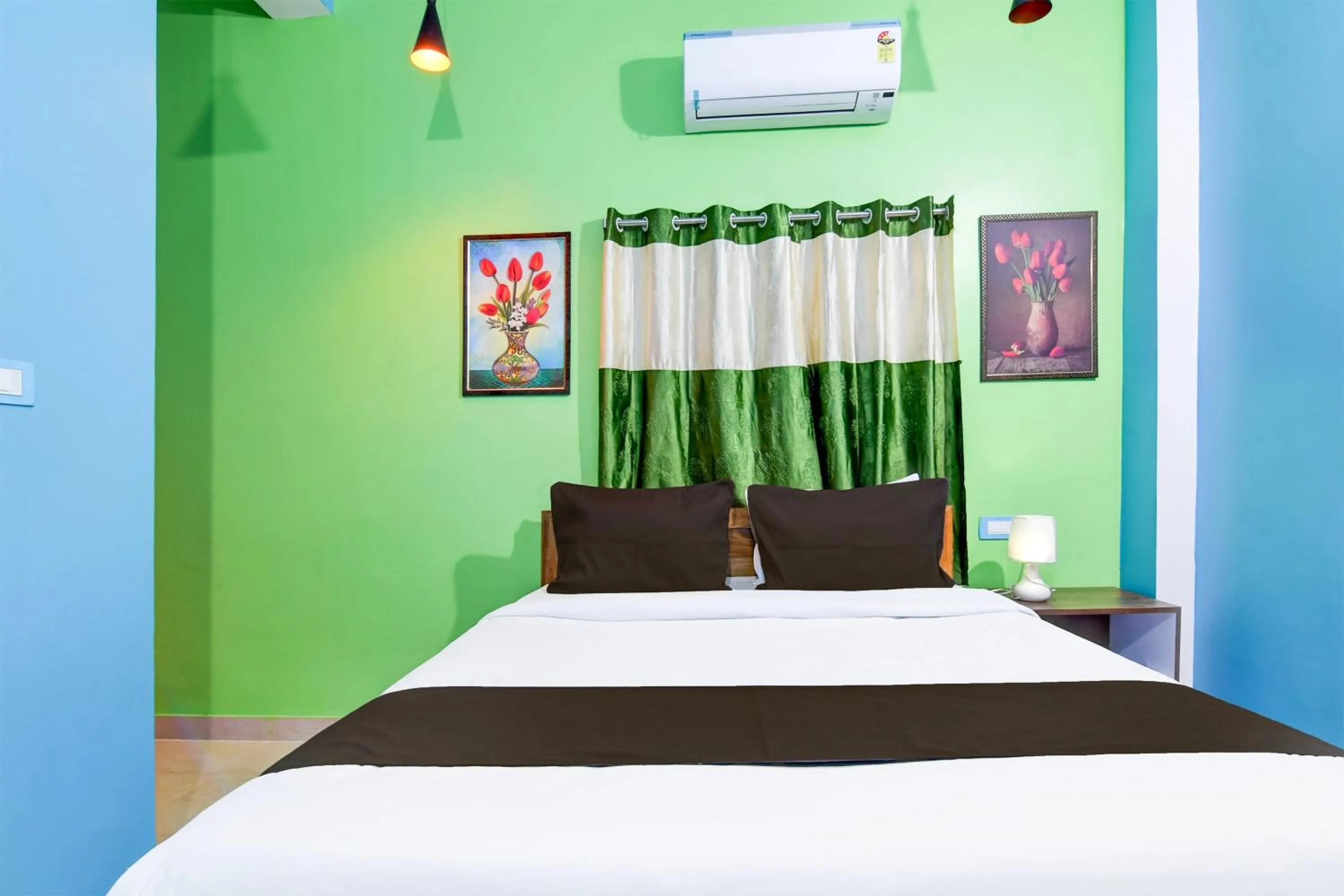 Bedroom, Bed in Super Hotel O Blue Valley