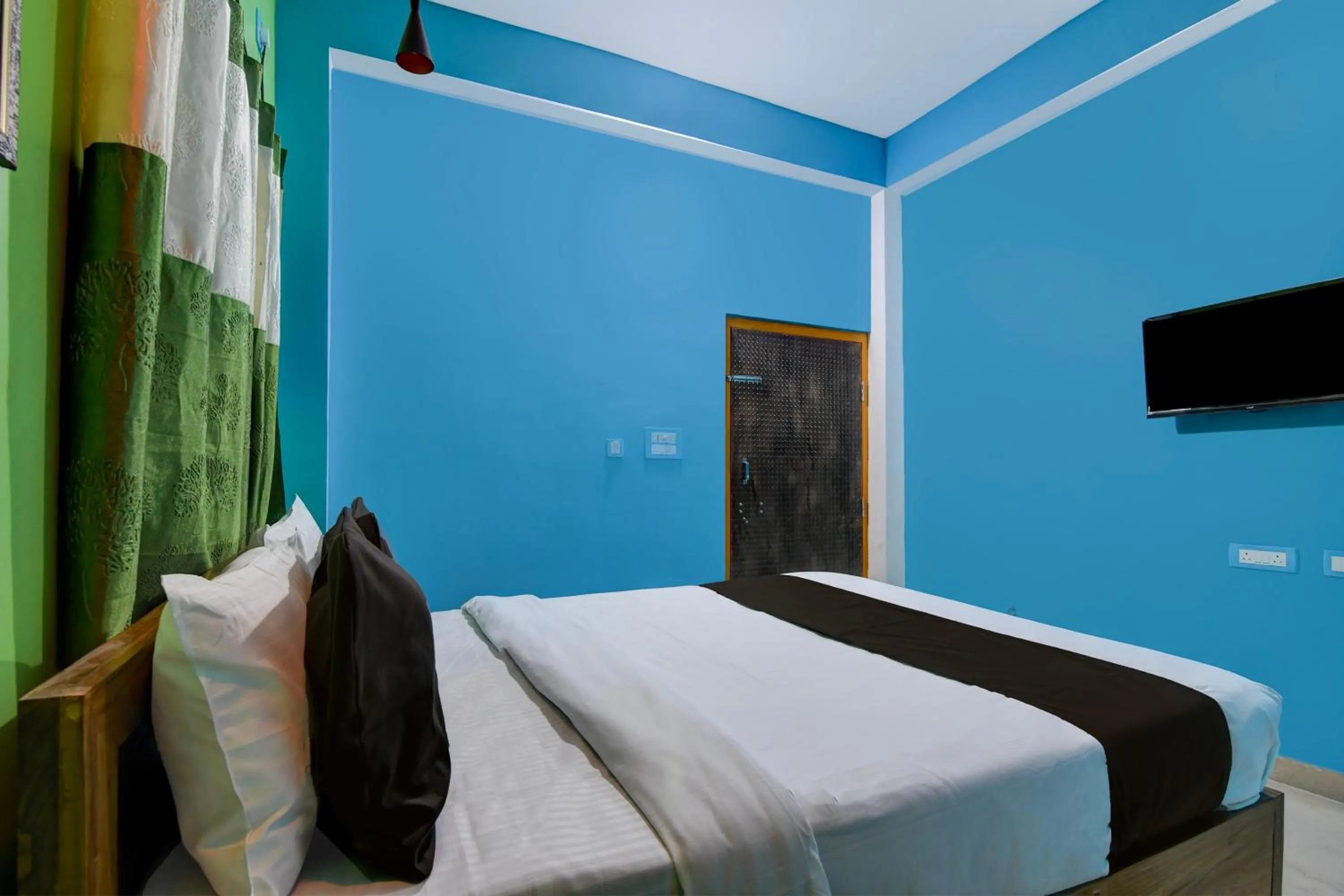 Bedroom, Bed in Hotel O Blue Valley