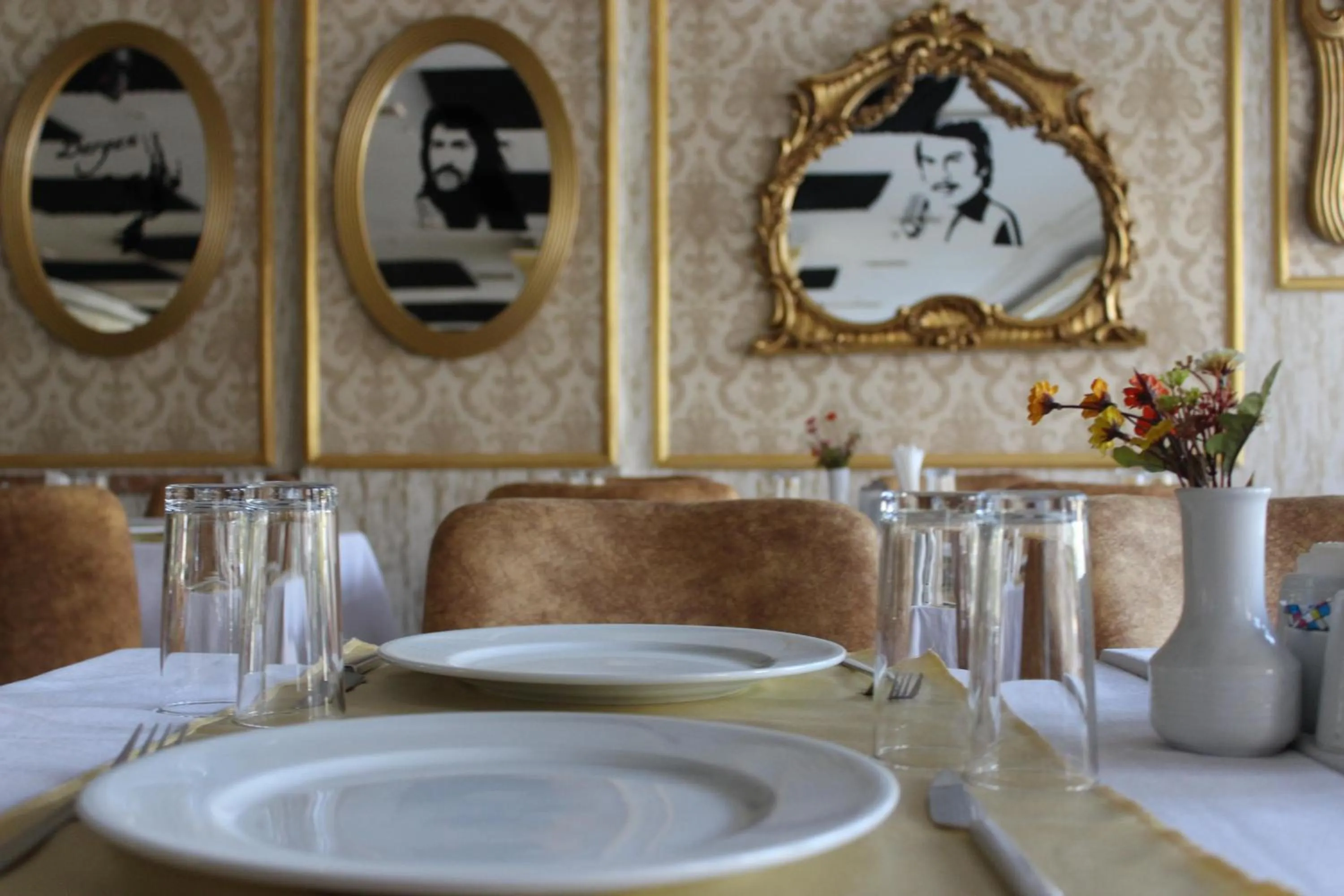 Restaurant/places to eat in ANGRAND HOTEL