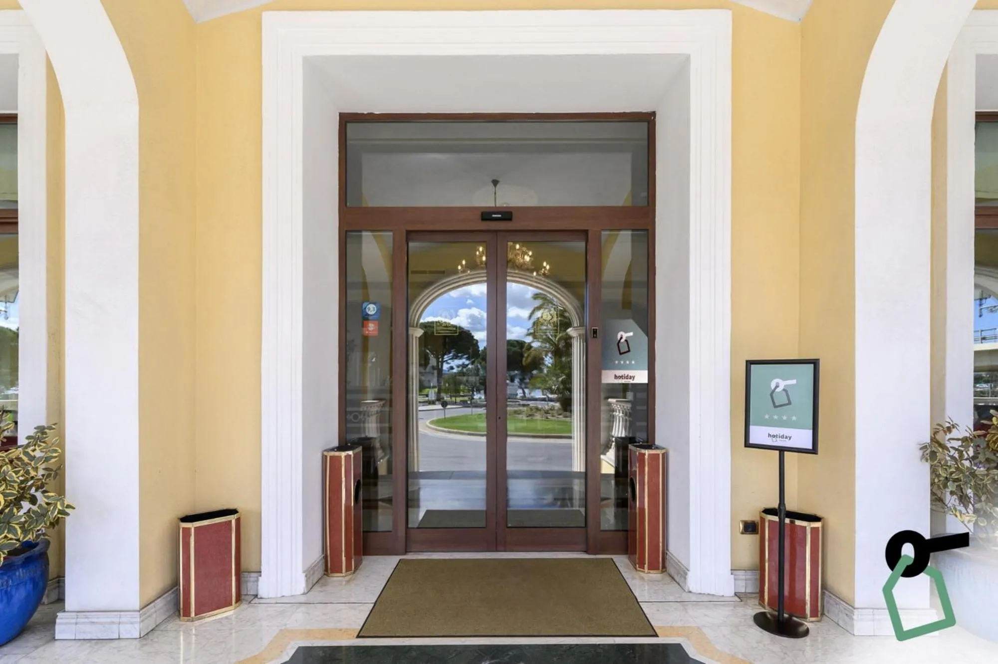 Facade/entrance in Hotiday Olbia Porto