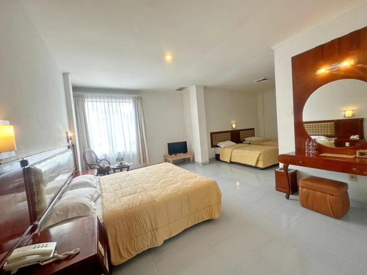 hair dresser, Bed in Hotel Wisata Indah Sibolga