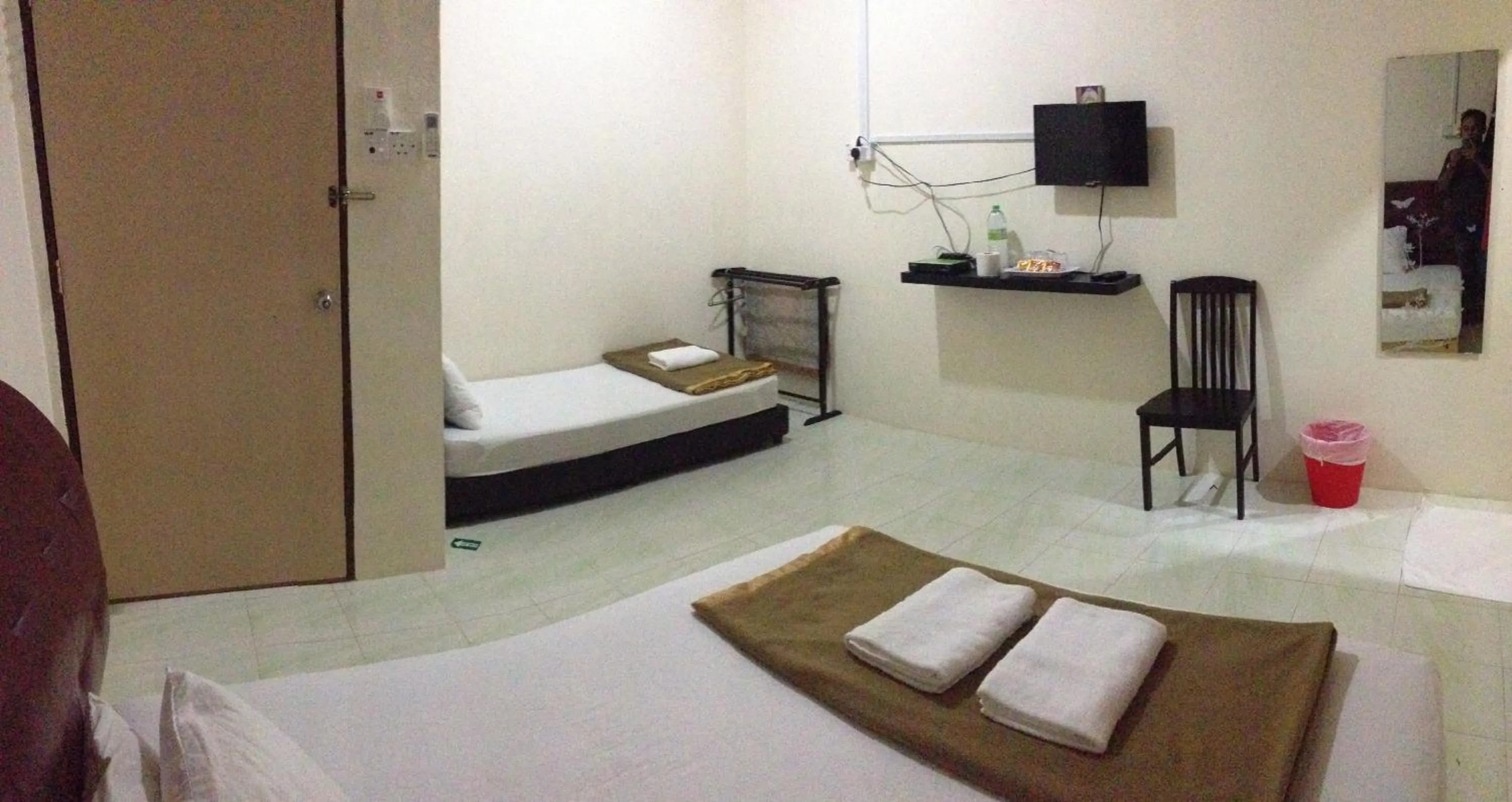 Bathroom, Bed in Semarak Beach Inn