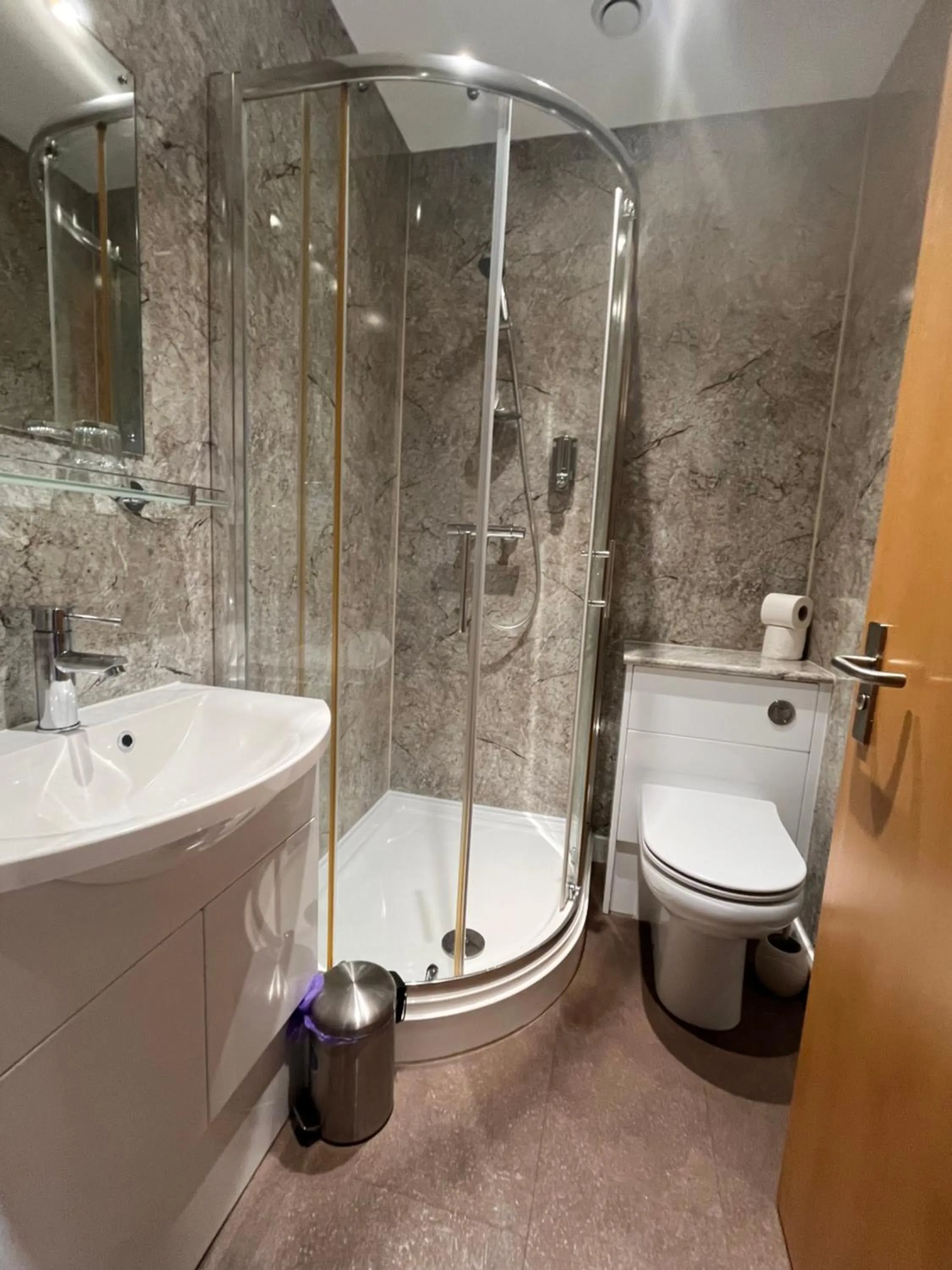 Bathroom in King Alfred Hotel