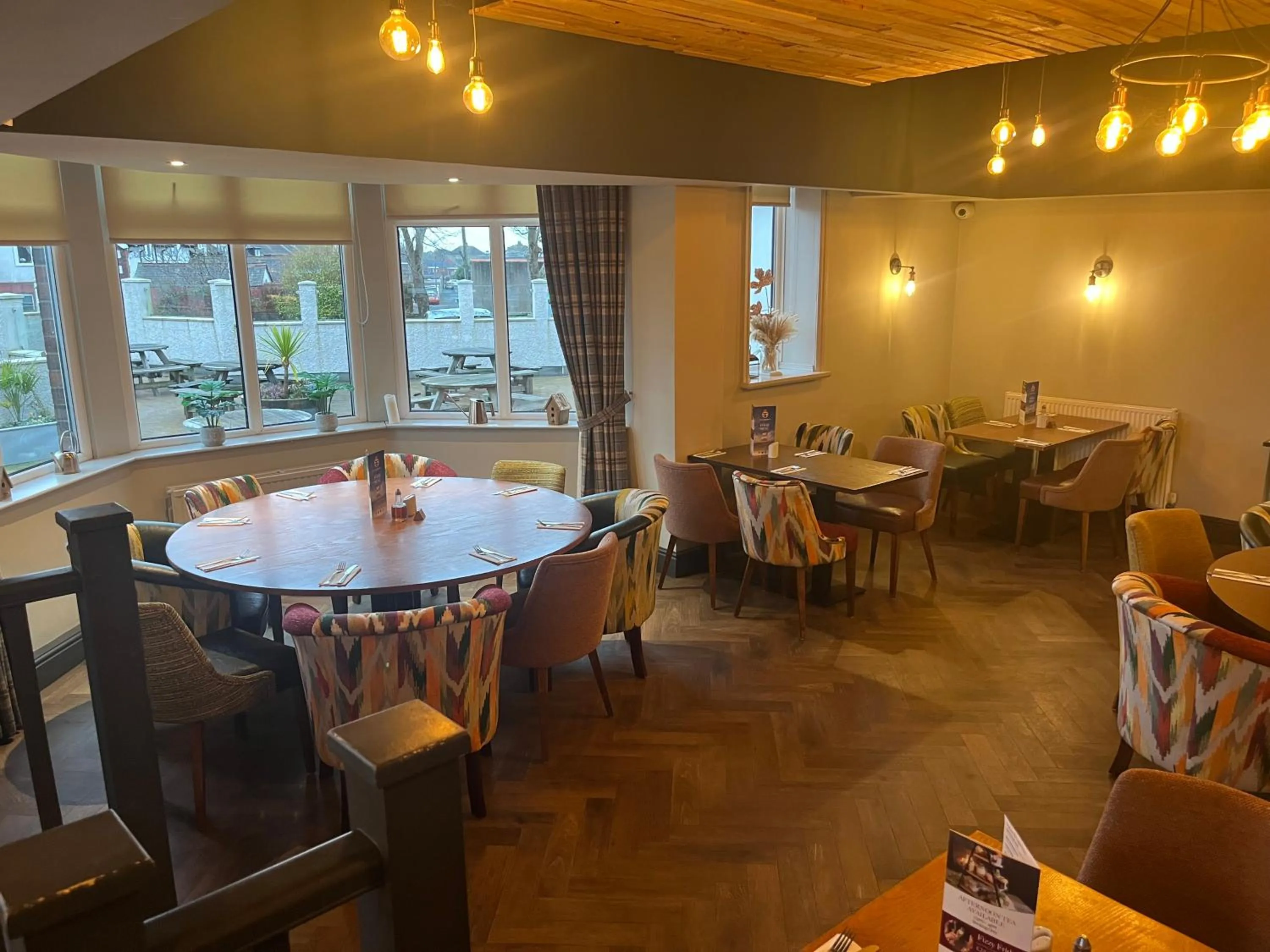 Restaurant/places to eat in King Alfred Hotel