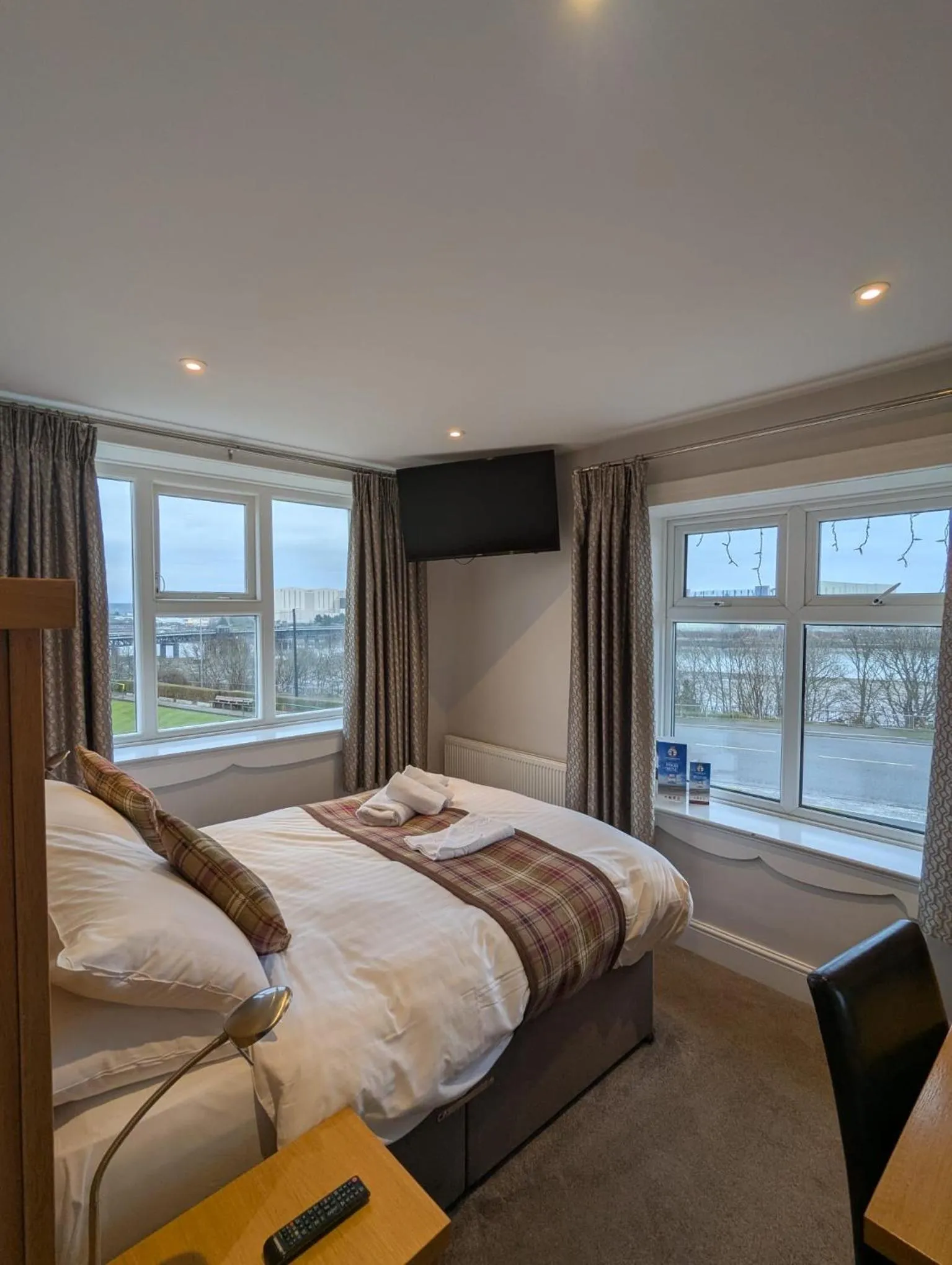 Bedroom, Bed in King Alfred Hotel