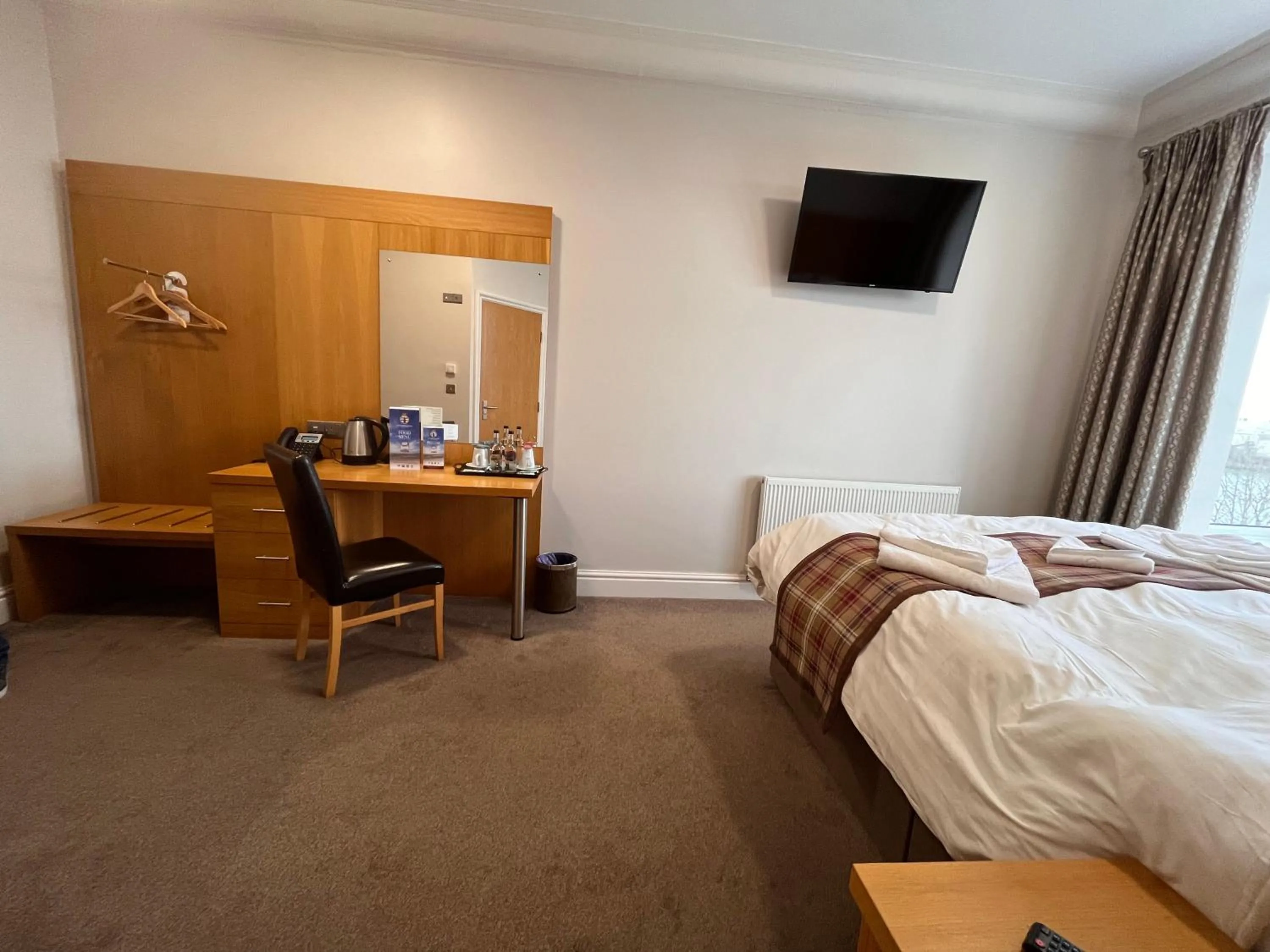 Bedroom, Bed in King Alfred Hotel