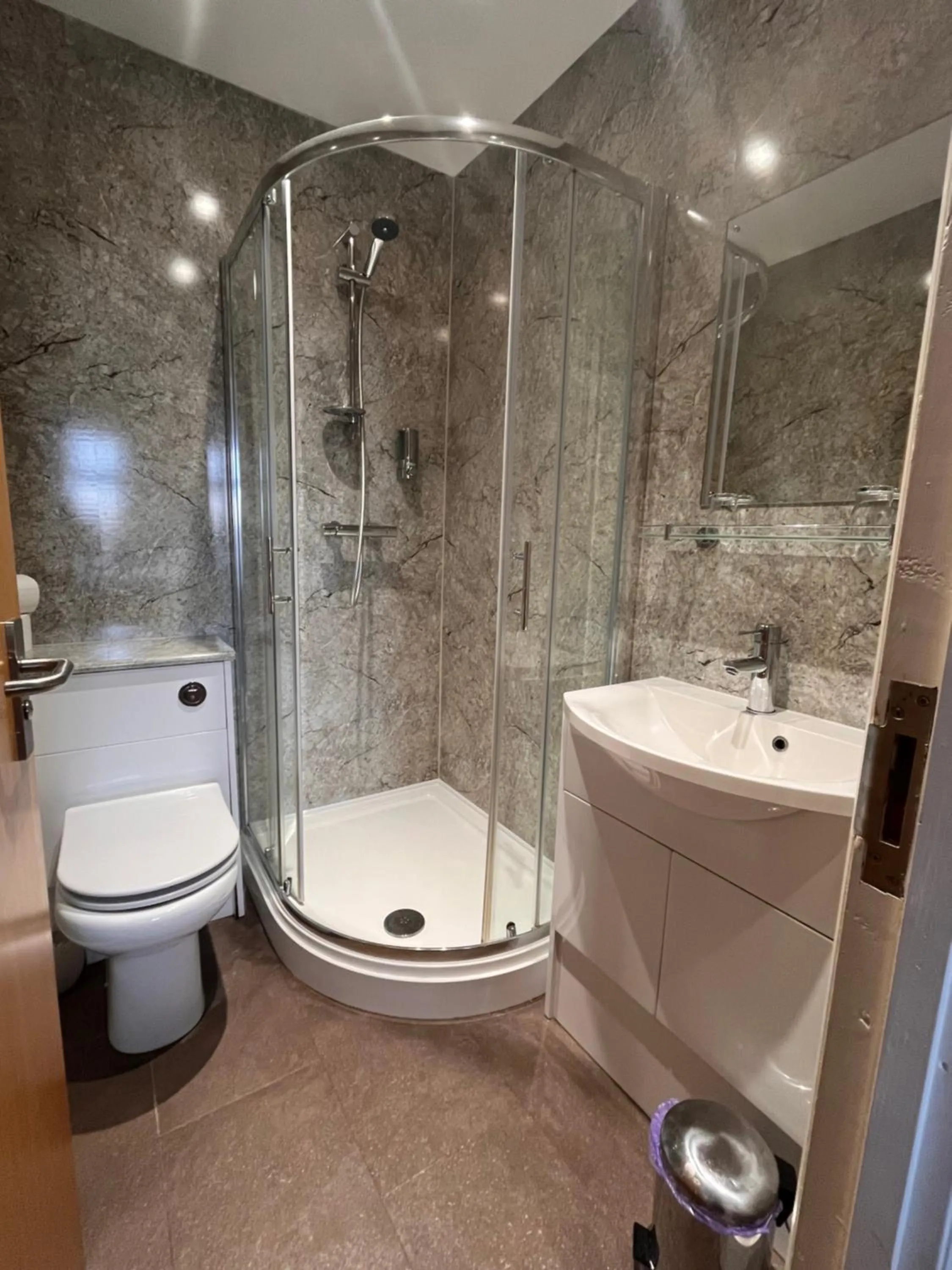 Bathroom in King Alfred Hotel