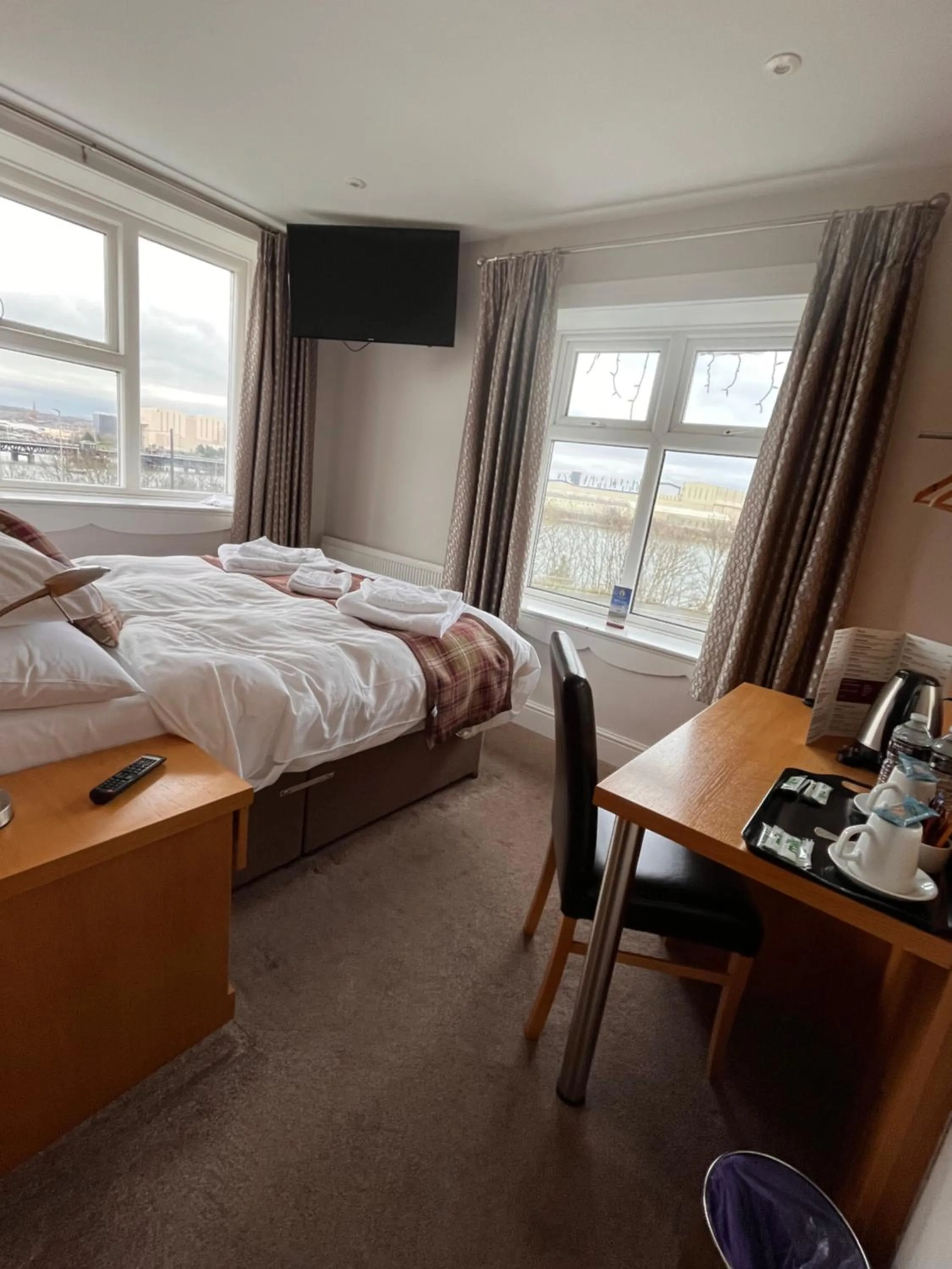 Bedroom, Bed in King Alfred Hotel