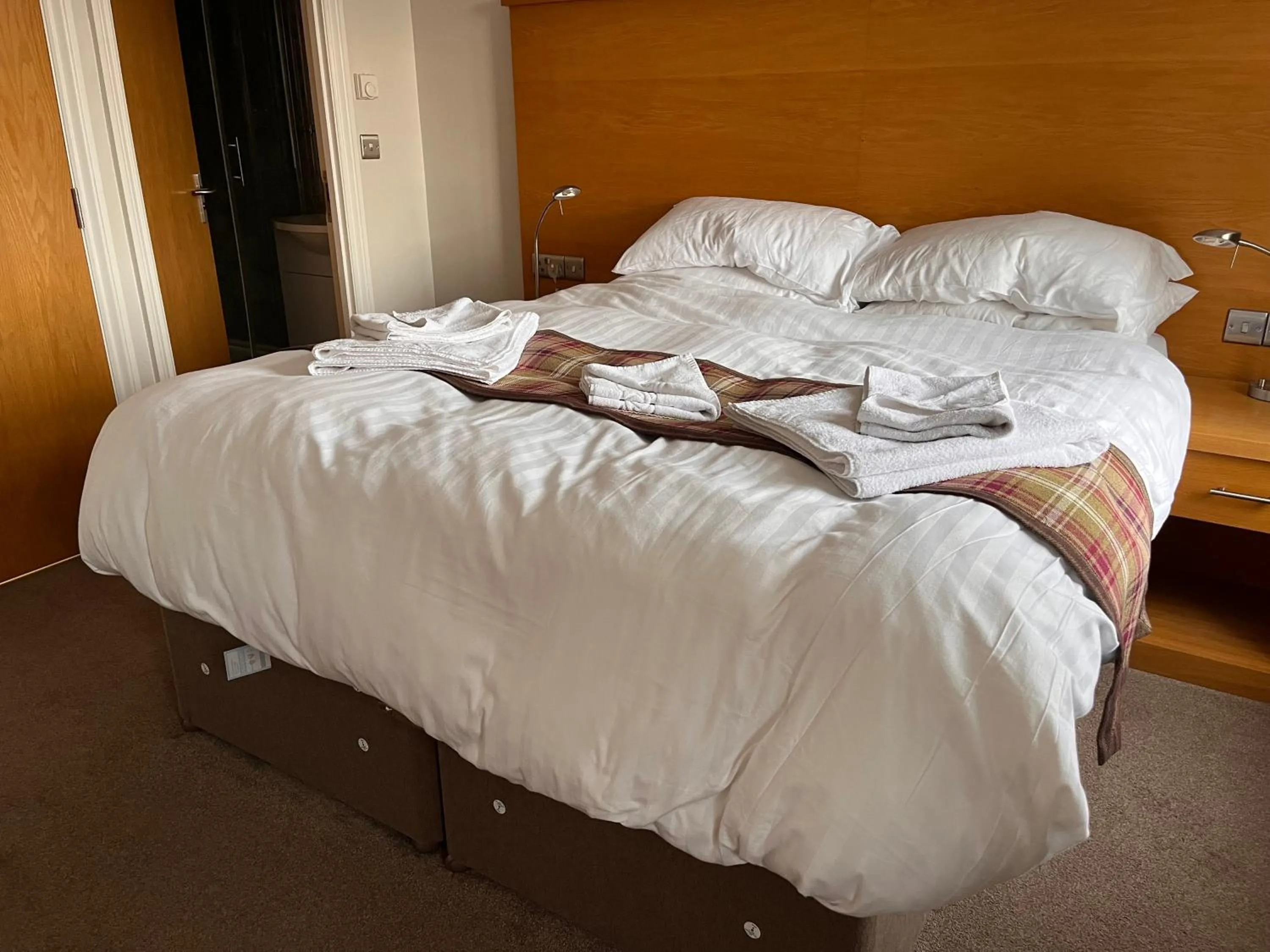 Bedroom, Bed in King Alfred Hotel