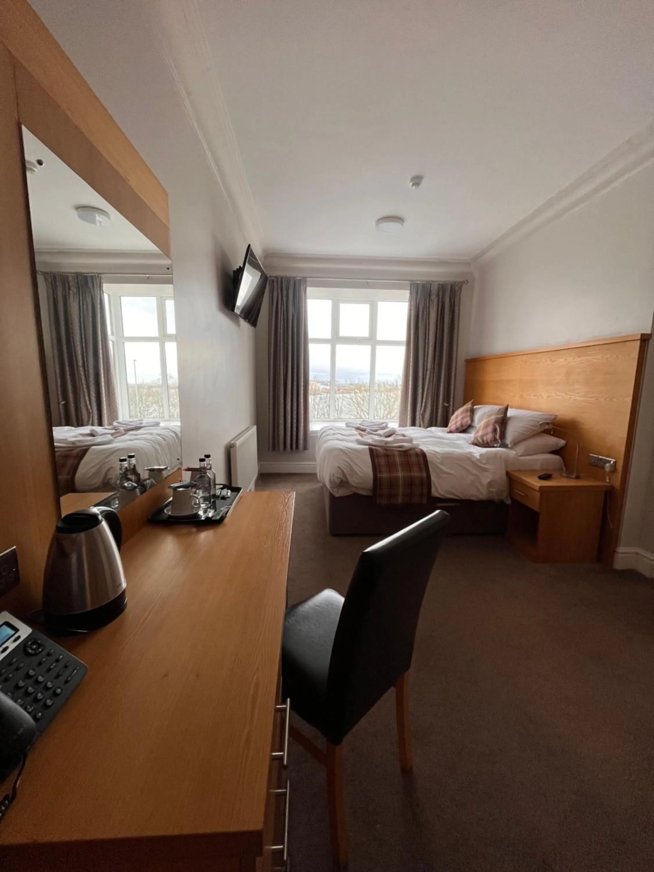 Bedroom, Bed in King Alfred Hotel