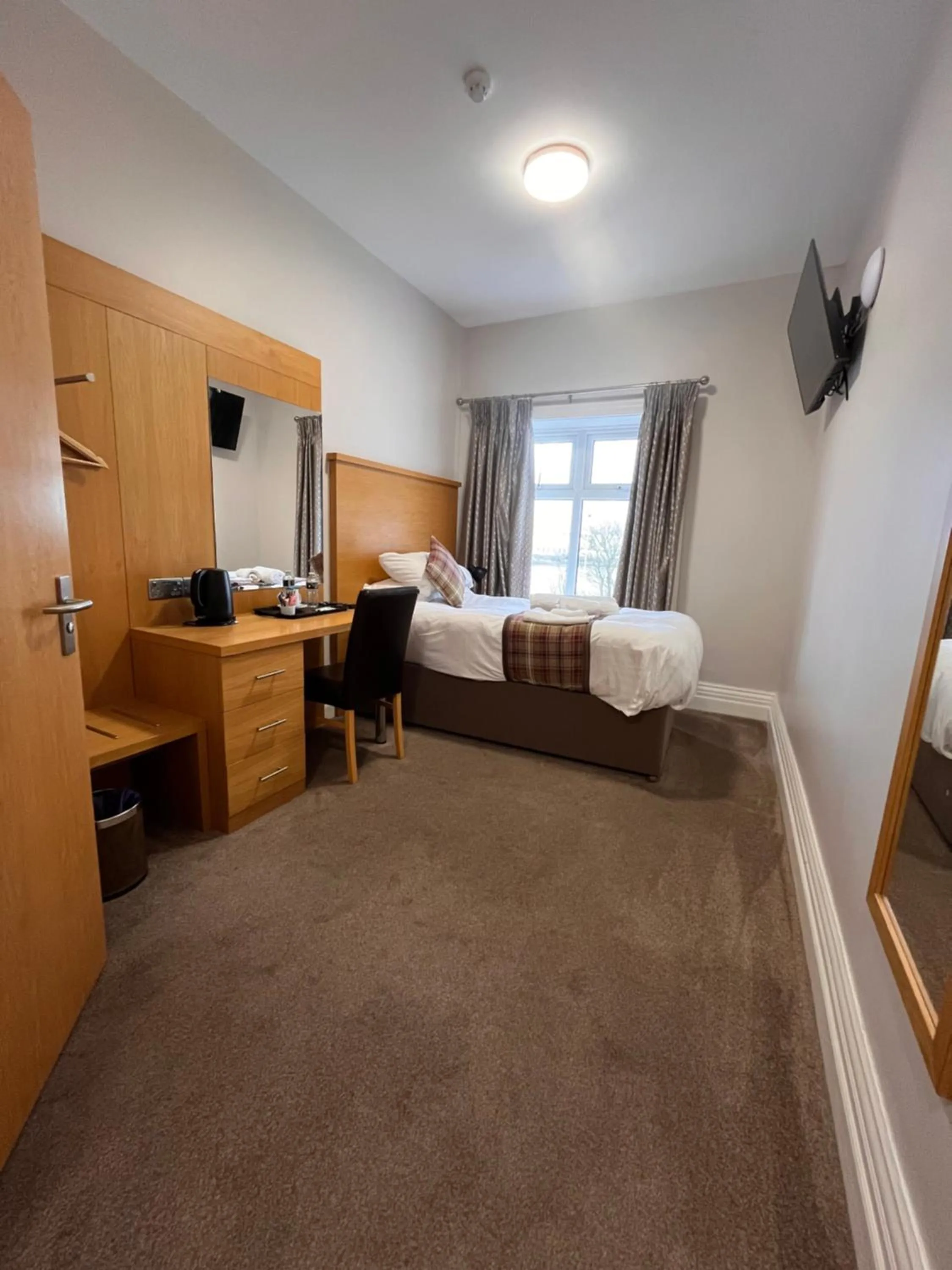 Bedroom, Bed in King Alfred Hotel