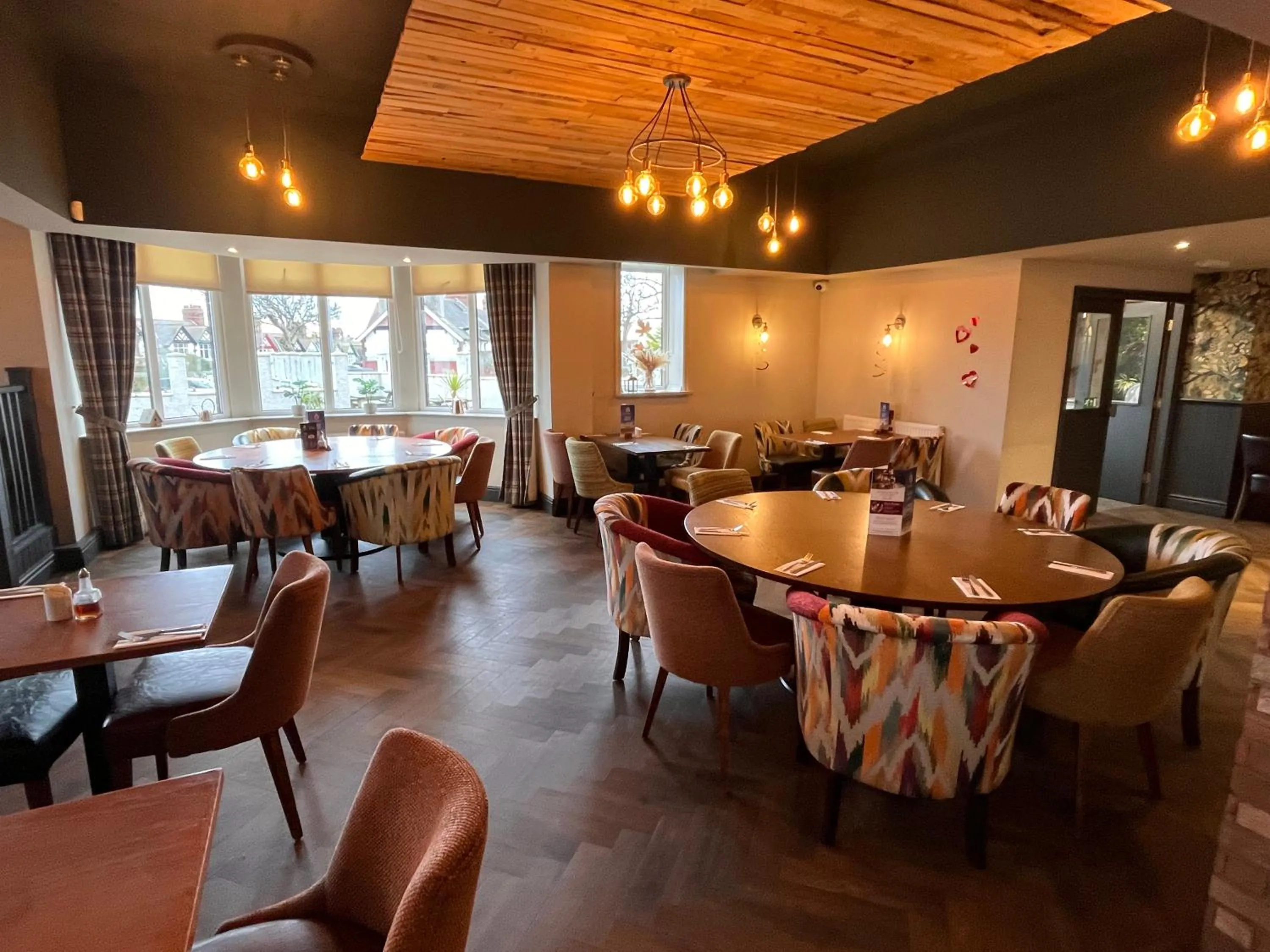 Restaurant/places to eat in King Alfred Hotel