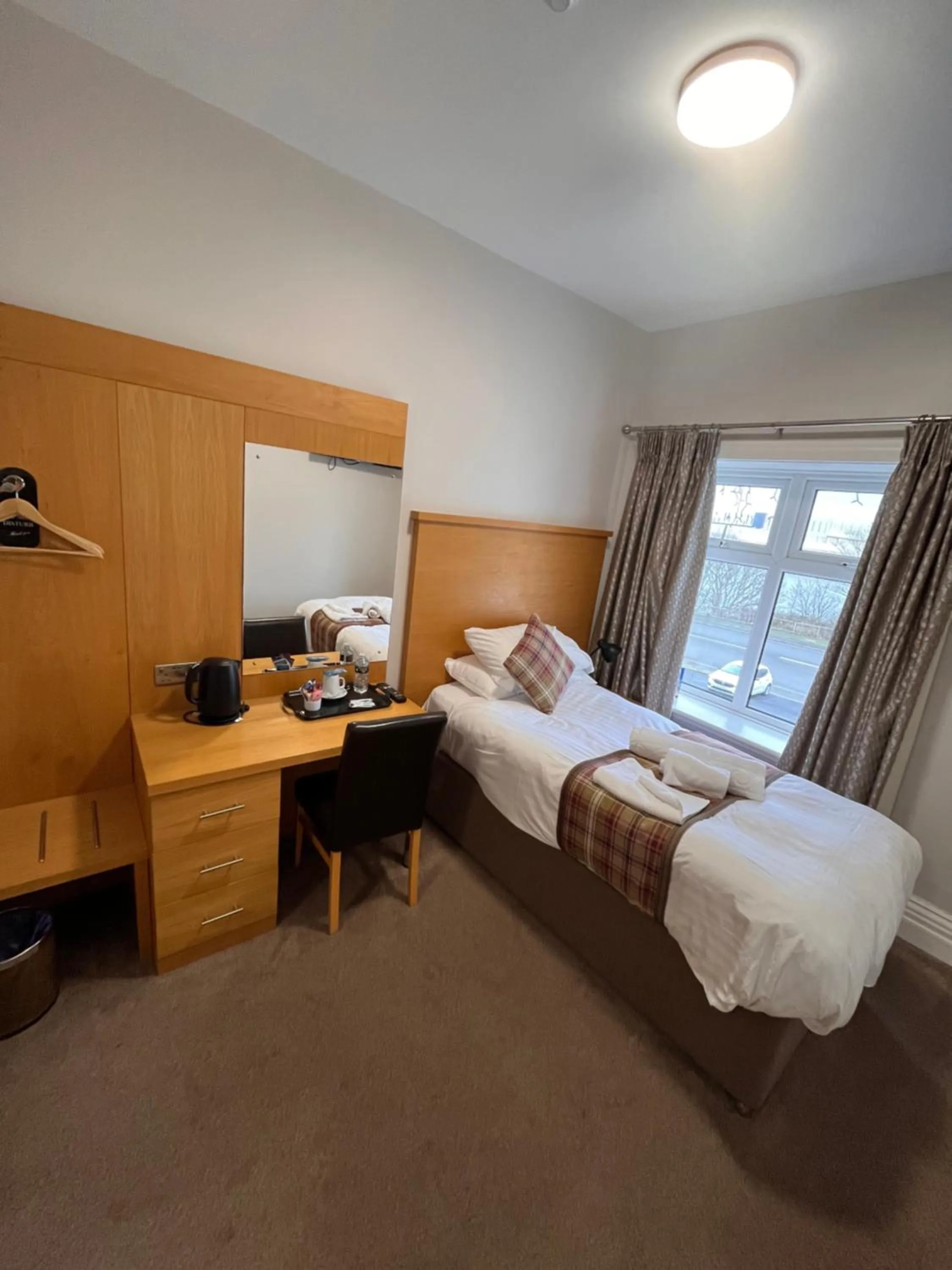 Bedroom, Bed in King Alfred Hotel