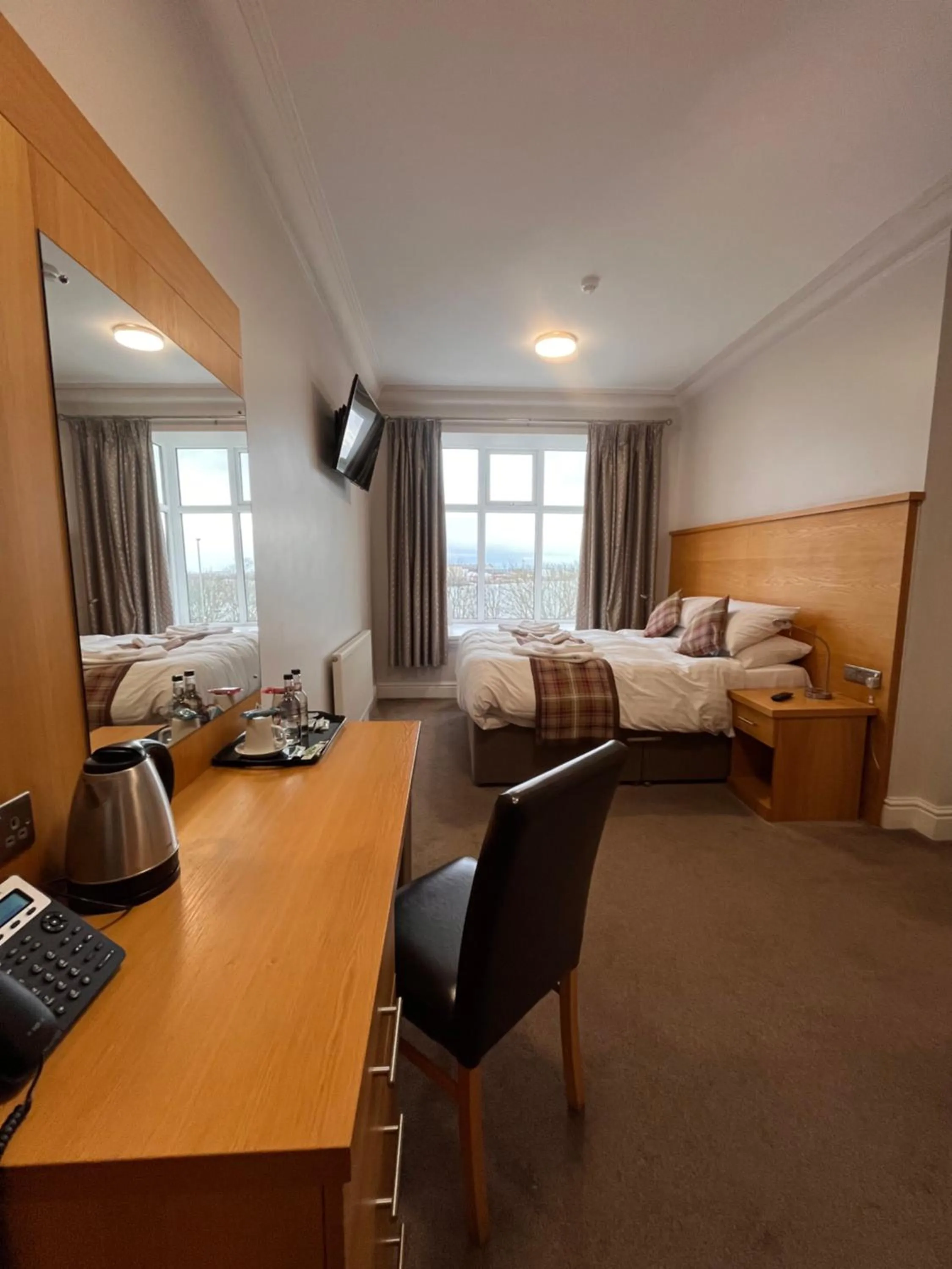 Bedroom, Bed in King Alfred Hotel