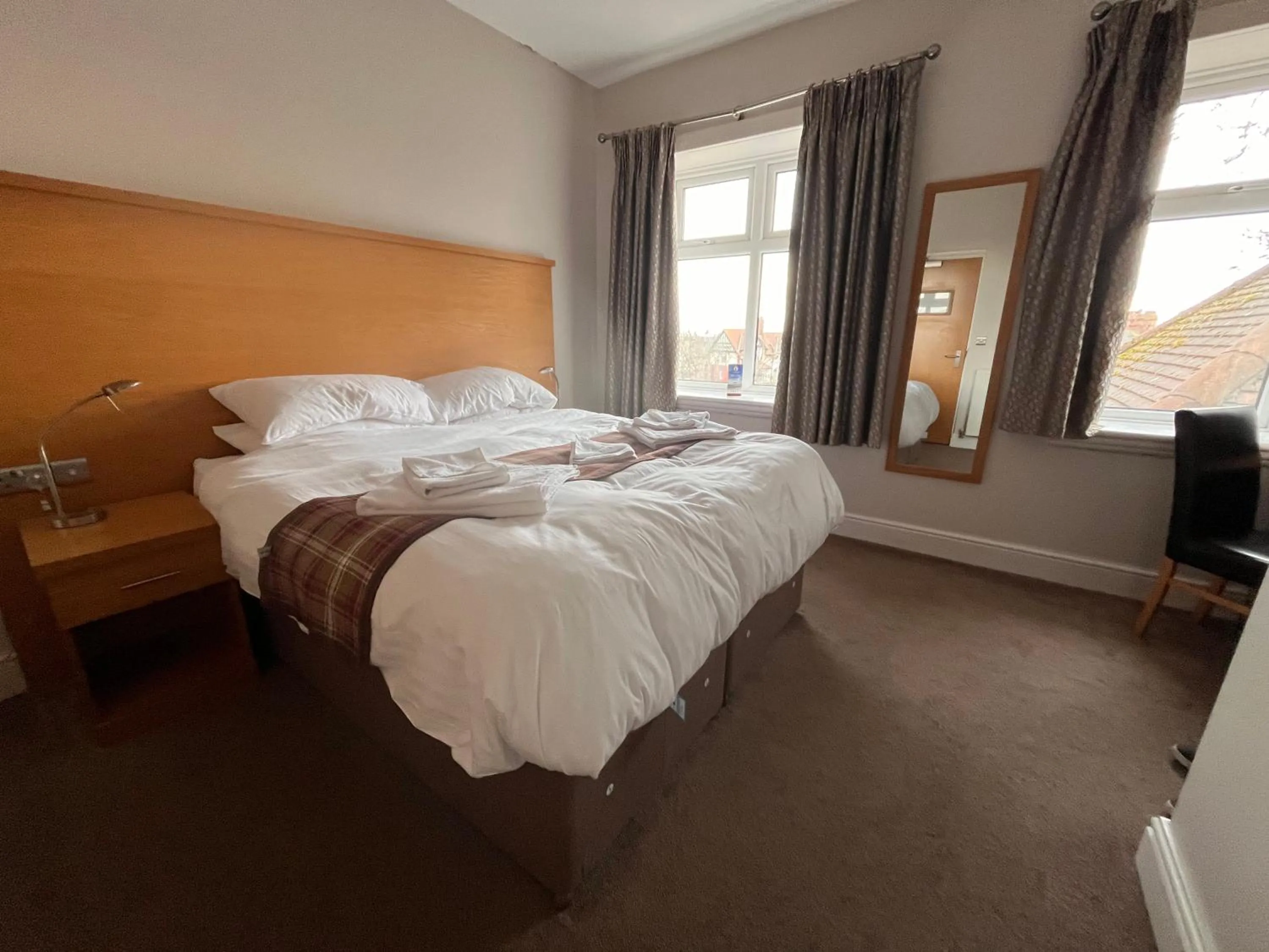 Bedroom, Bed in King Alfred Hotel