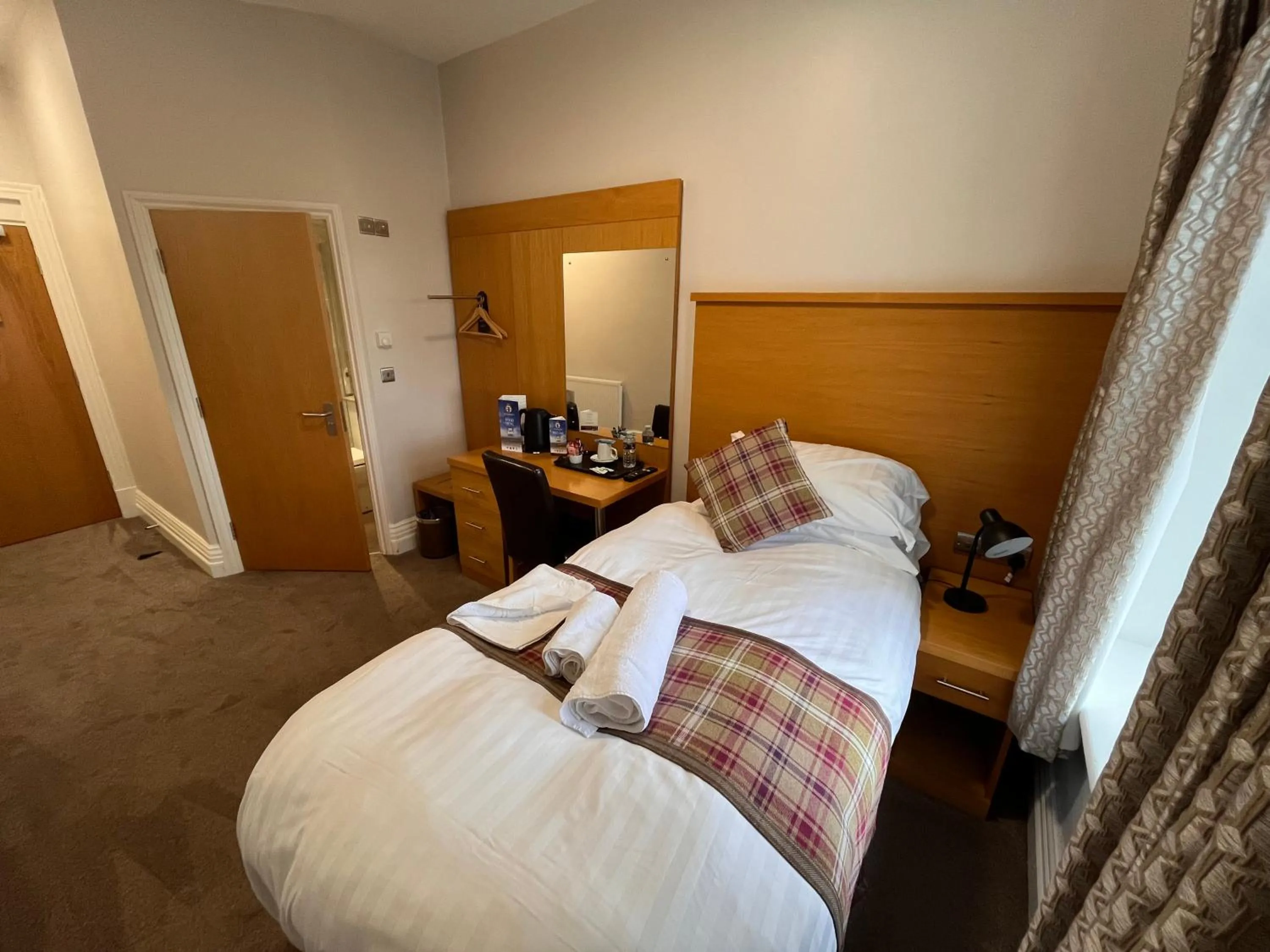 Bedroom, Bed in King Alfred Hotel