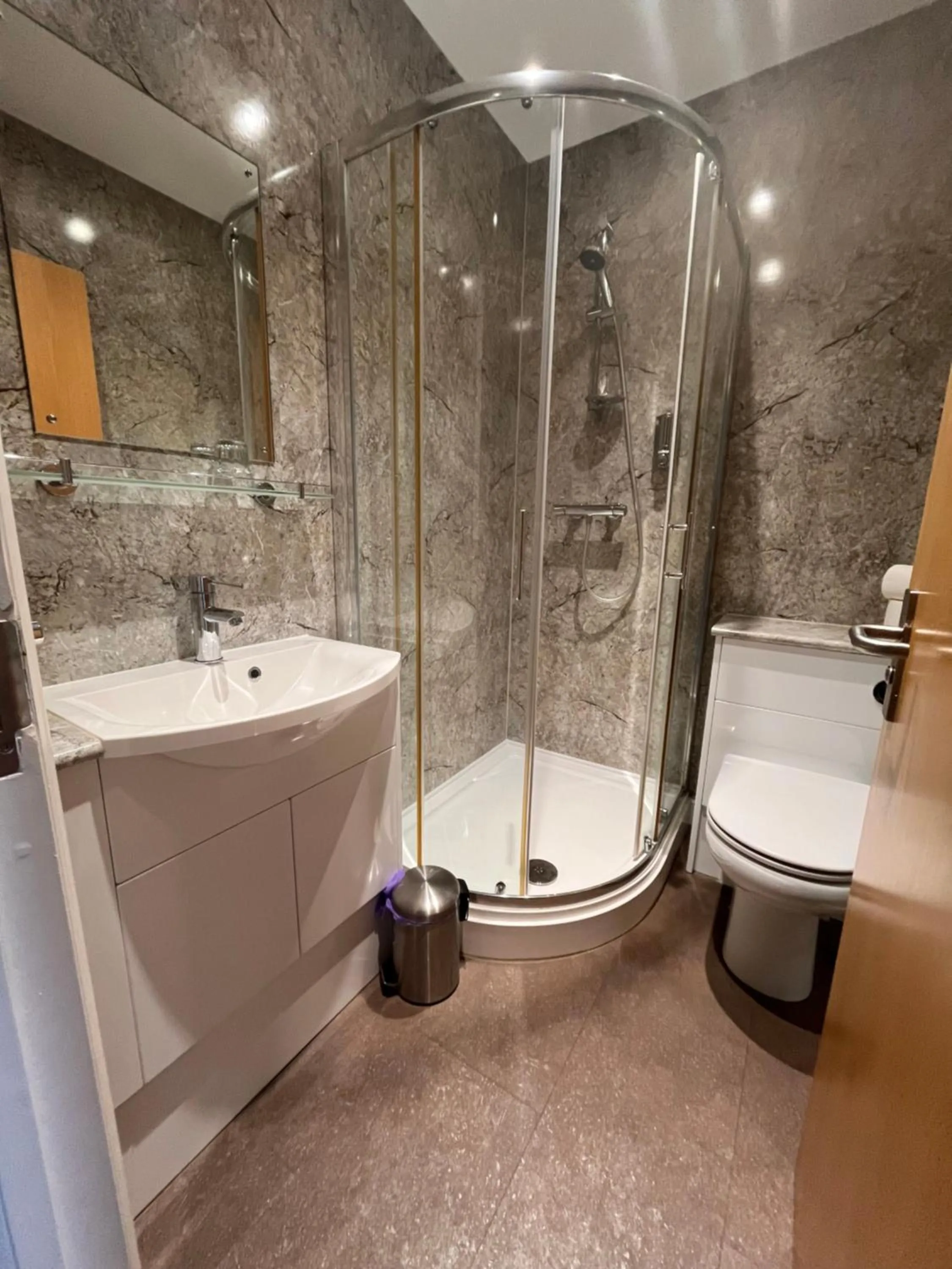 Bathroom in King Alfred Hotel