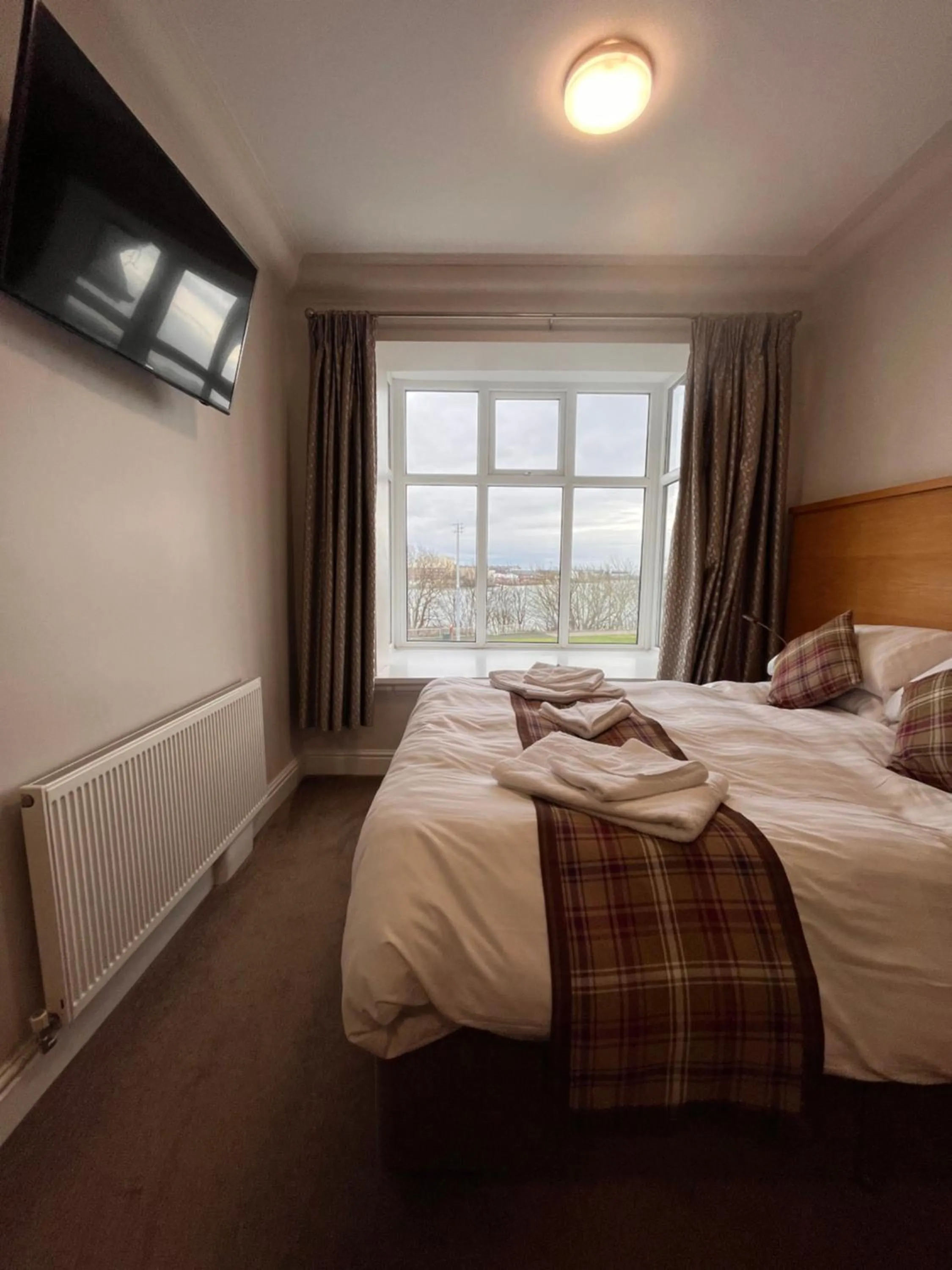 Bedroom, Bed in King Alfred Hotel