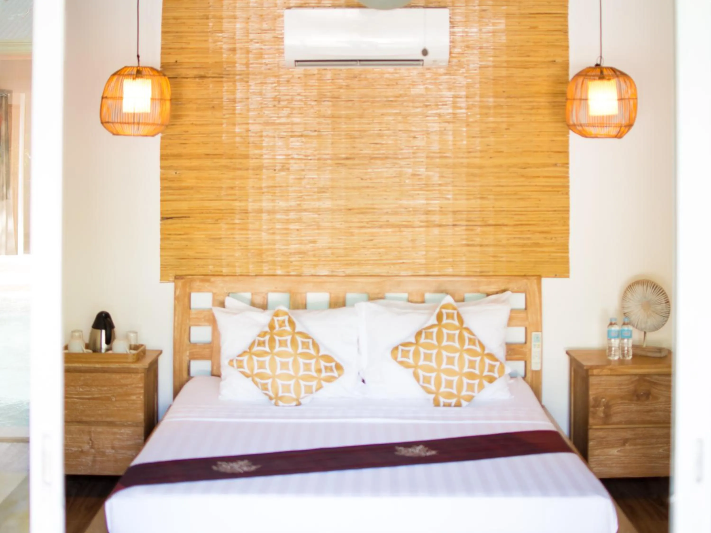 Bed in Cadlao Resort and Restaurant