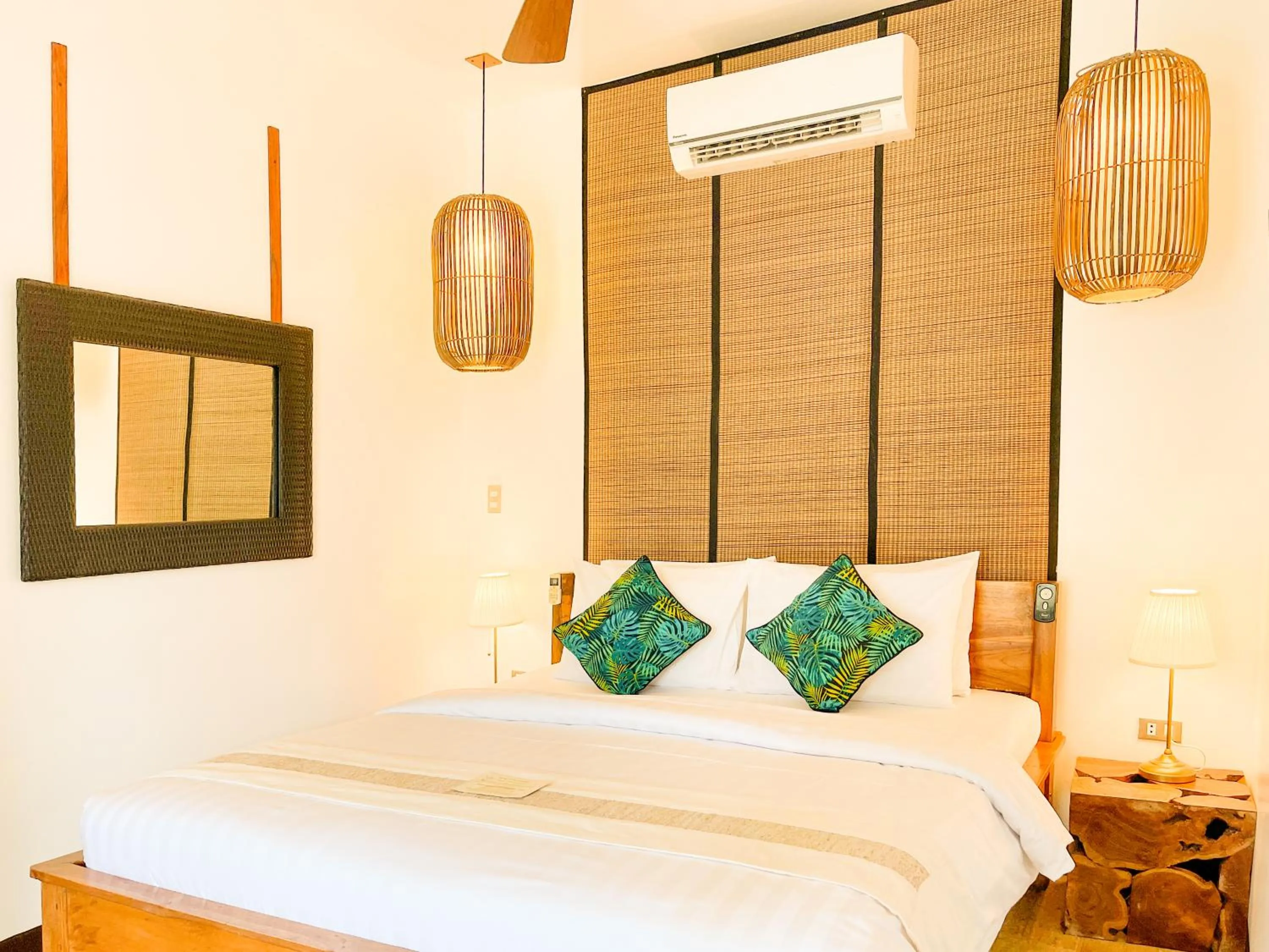 Bed in Cadlao Resort and Restaurant