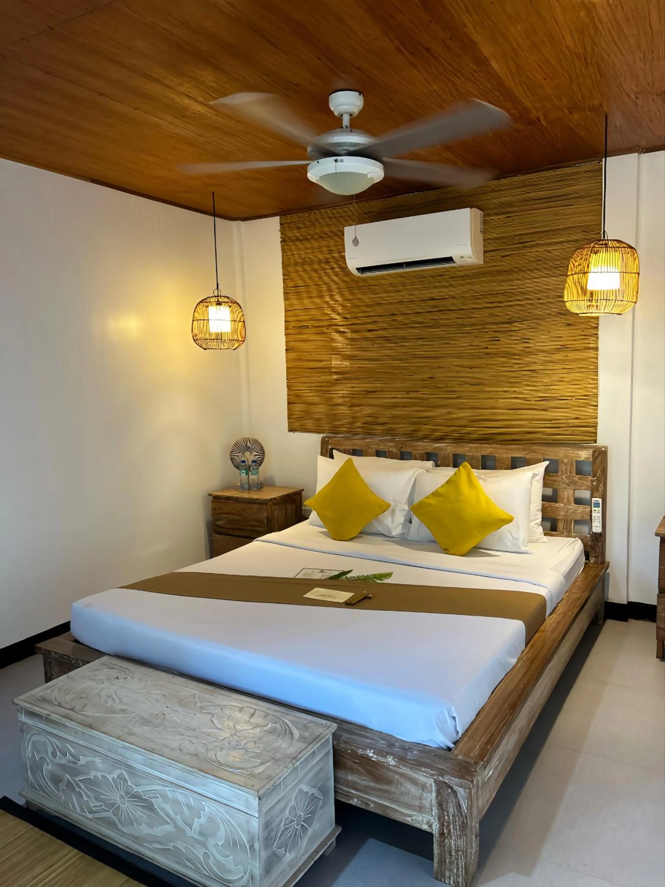 Bed in Cadlao Resort and Restaurant