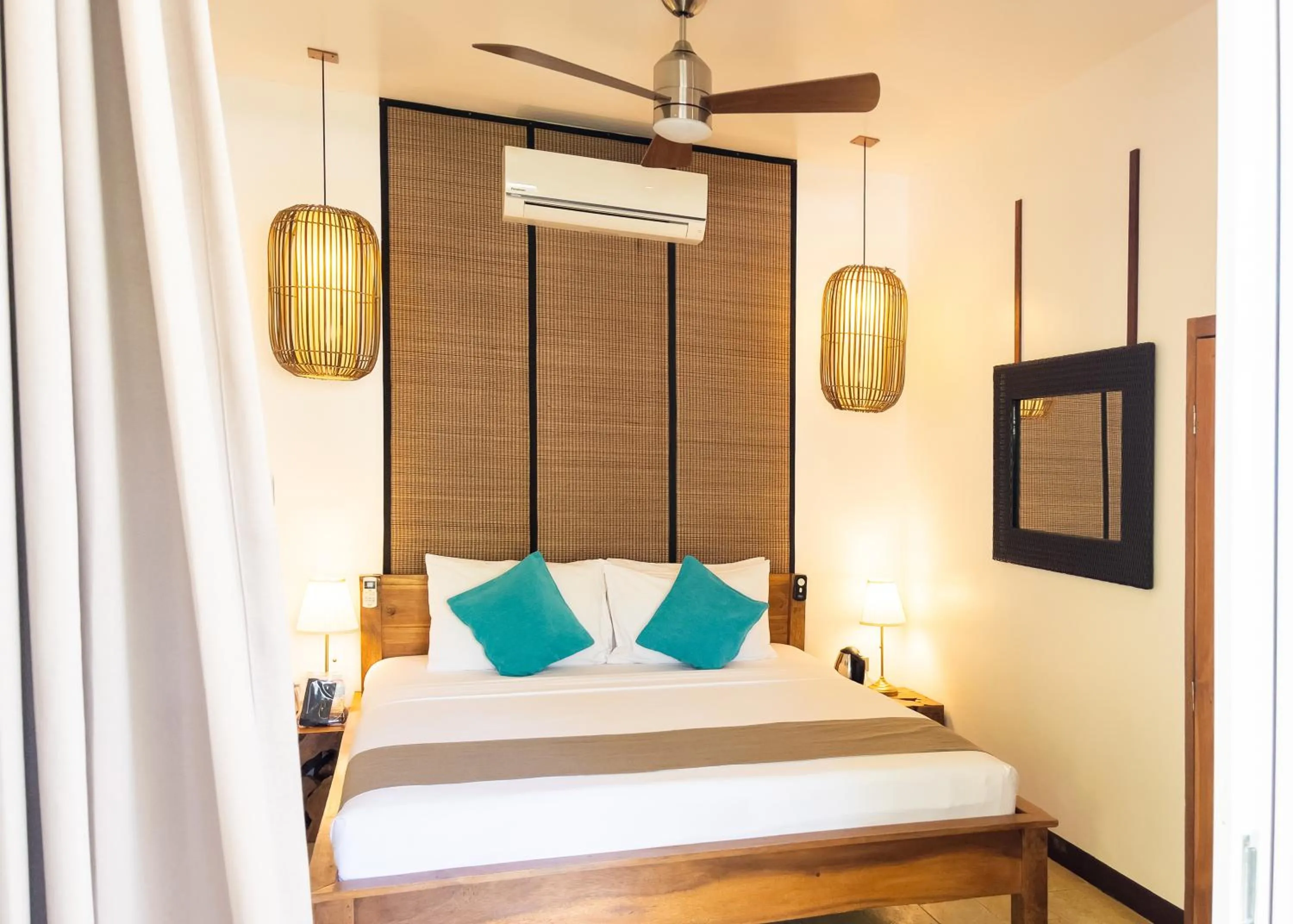 Shower, Bed in Cadlao Resort and Restaurant