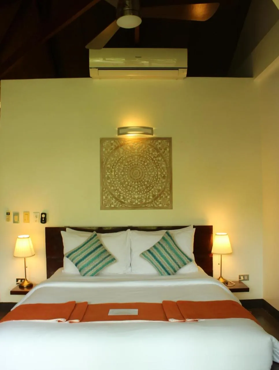 Bed in Cadlao Resort and Restaurant
