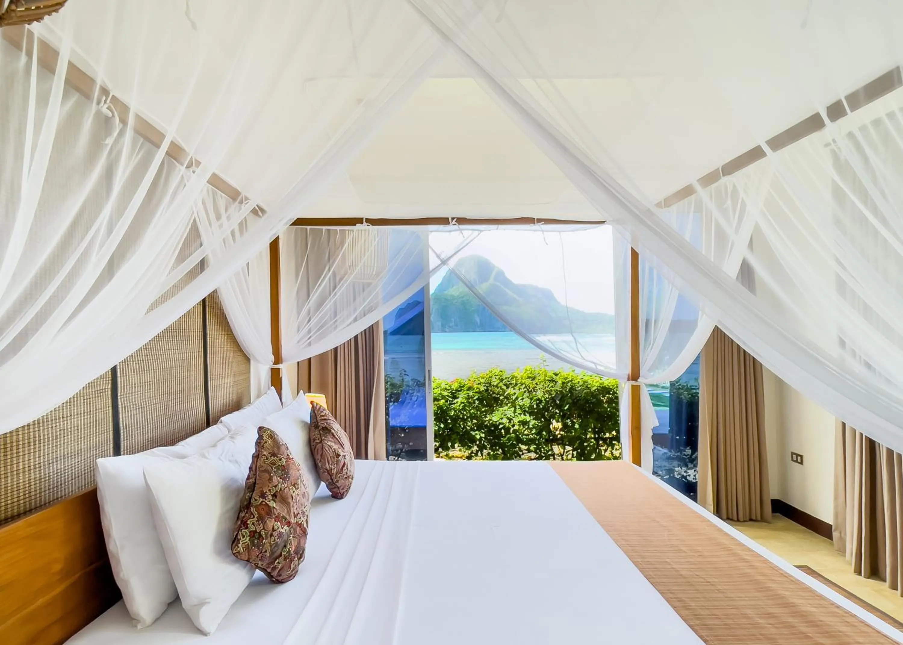 Bedroom, Bed in Cadlao Resort and Restaurant