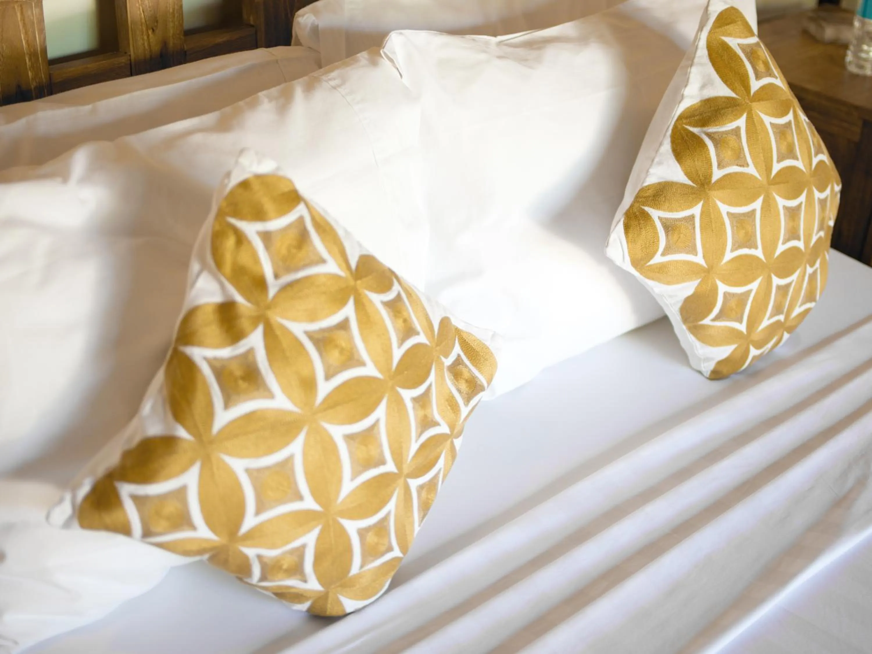 Shower, Bed in Cadlao Resort and Restaurant