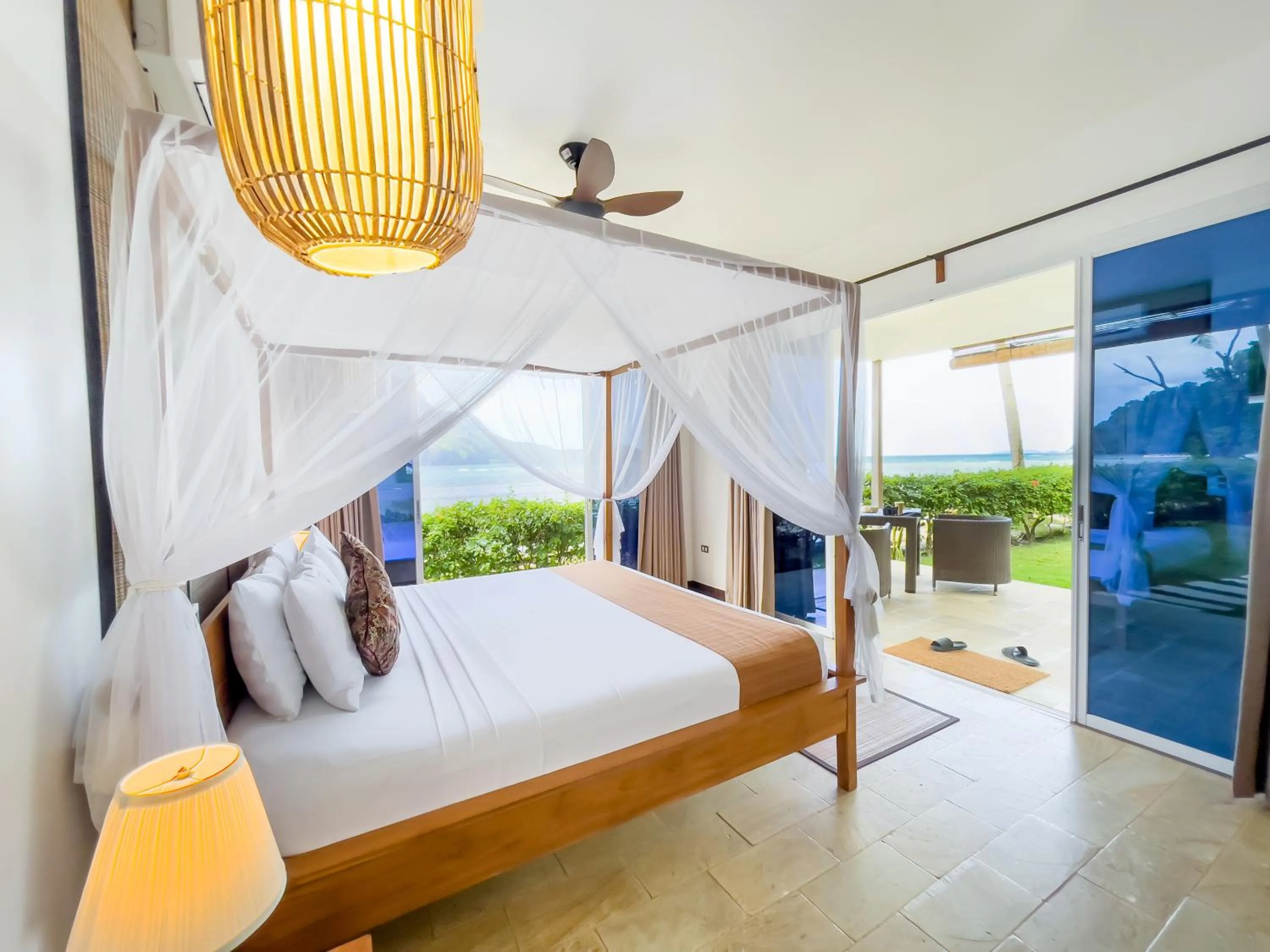 Bed in Cadlao Resort and Restaurant