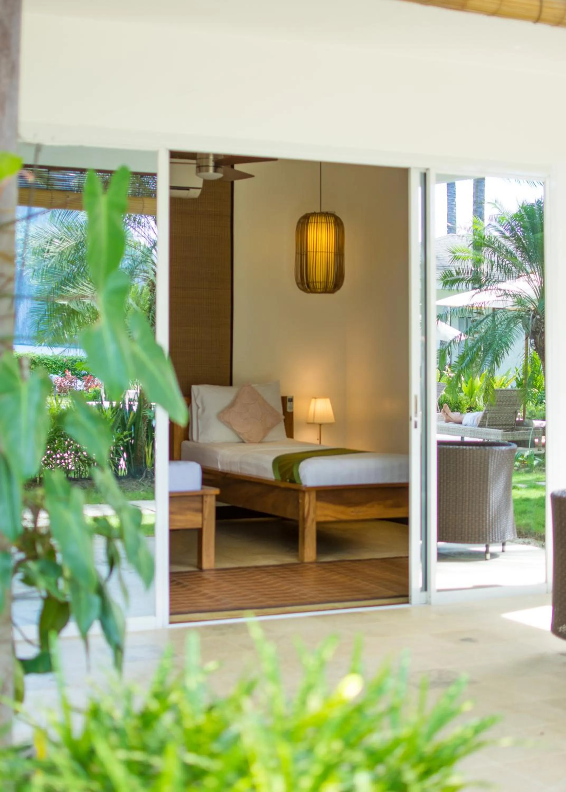 Bed in Cadlao Resort and Restaurant