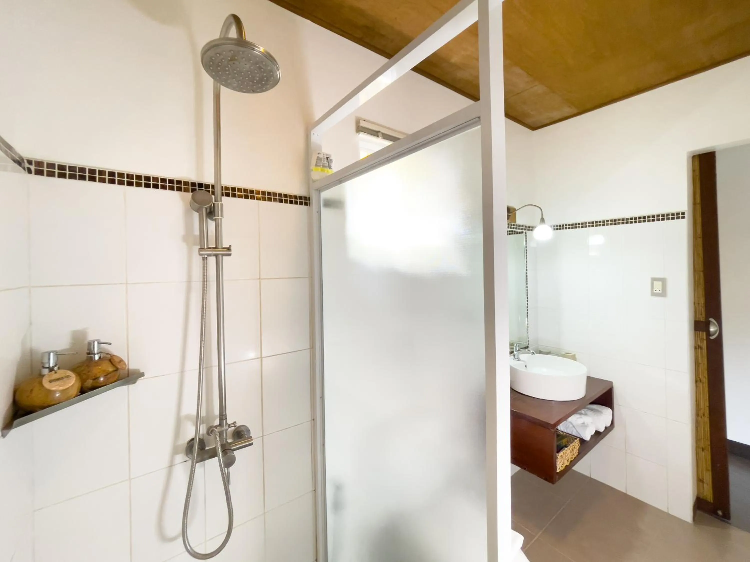 Bathroom in Cadlao Resort and Restaurant