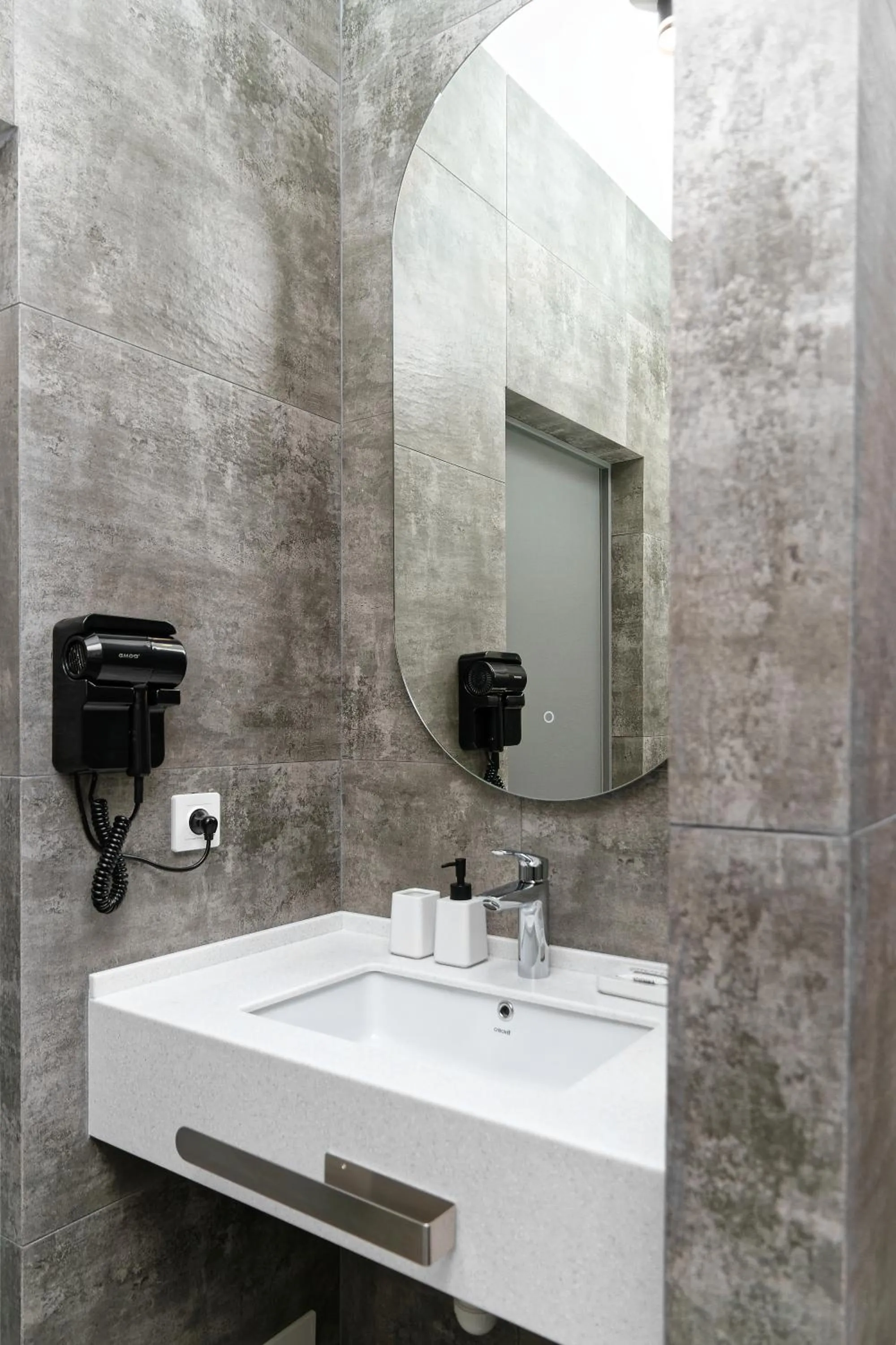 Bathroom in Aston Hotel